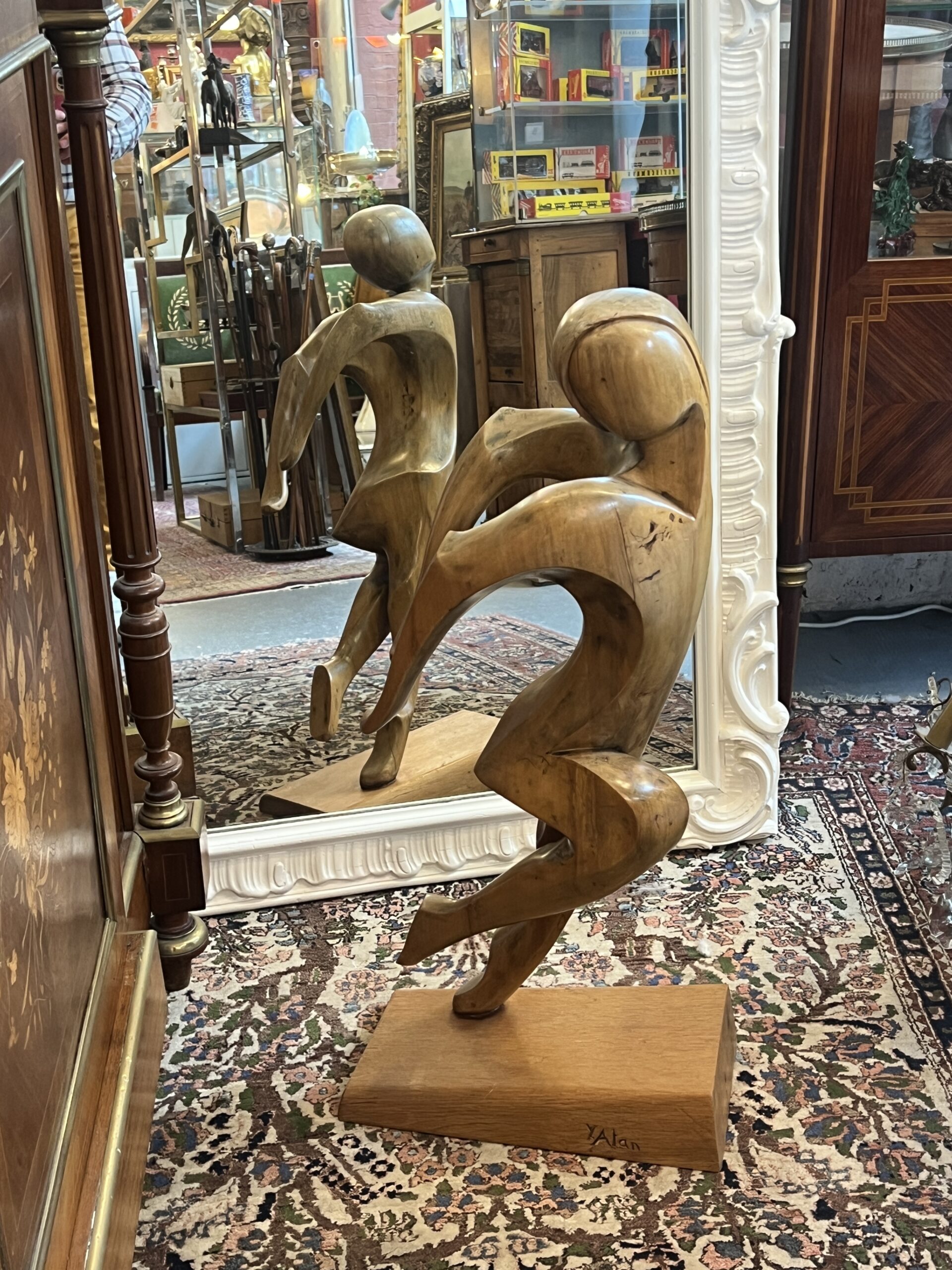 Grande sculpture signée et datée de 1968 par le sculpteur Normand Yvon ALAN " l'arrivée "