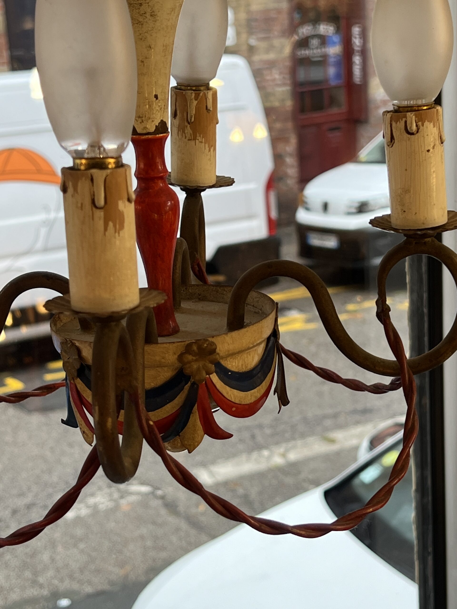 Petite lustre montgolfière en tôle peinte commémorative de la Révolution française des années 50