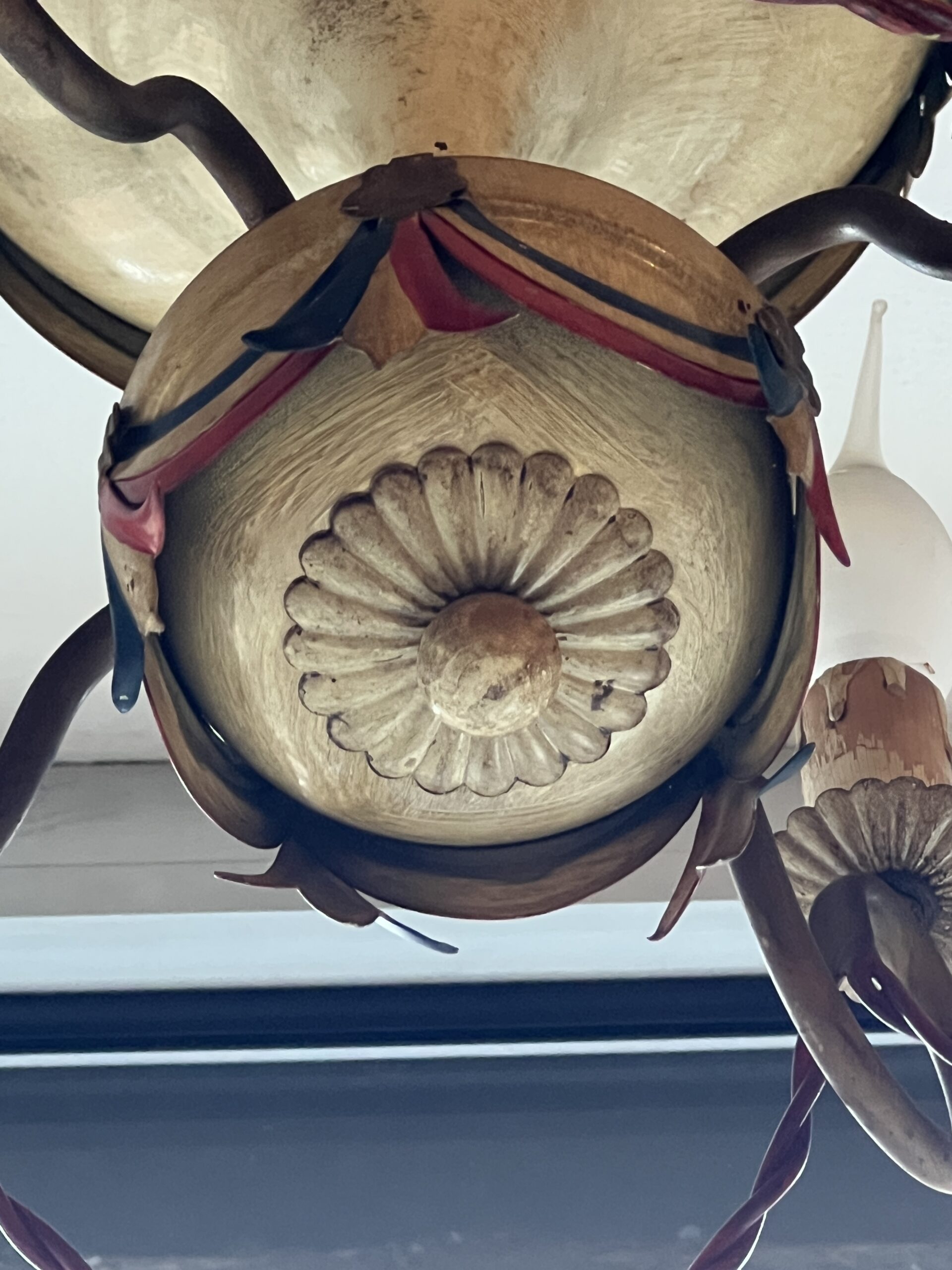 Petite lustre montgolfière en tôle peinte commémorative de la Révolution française des années 50