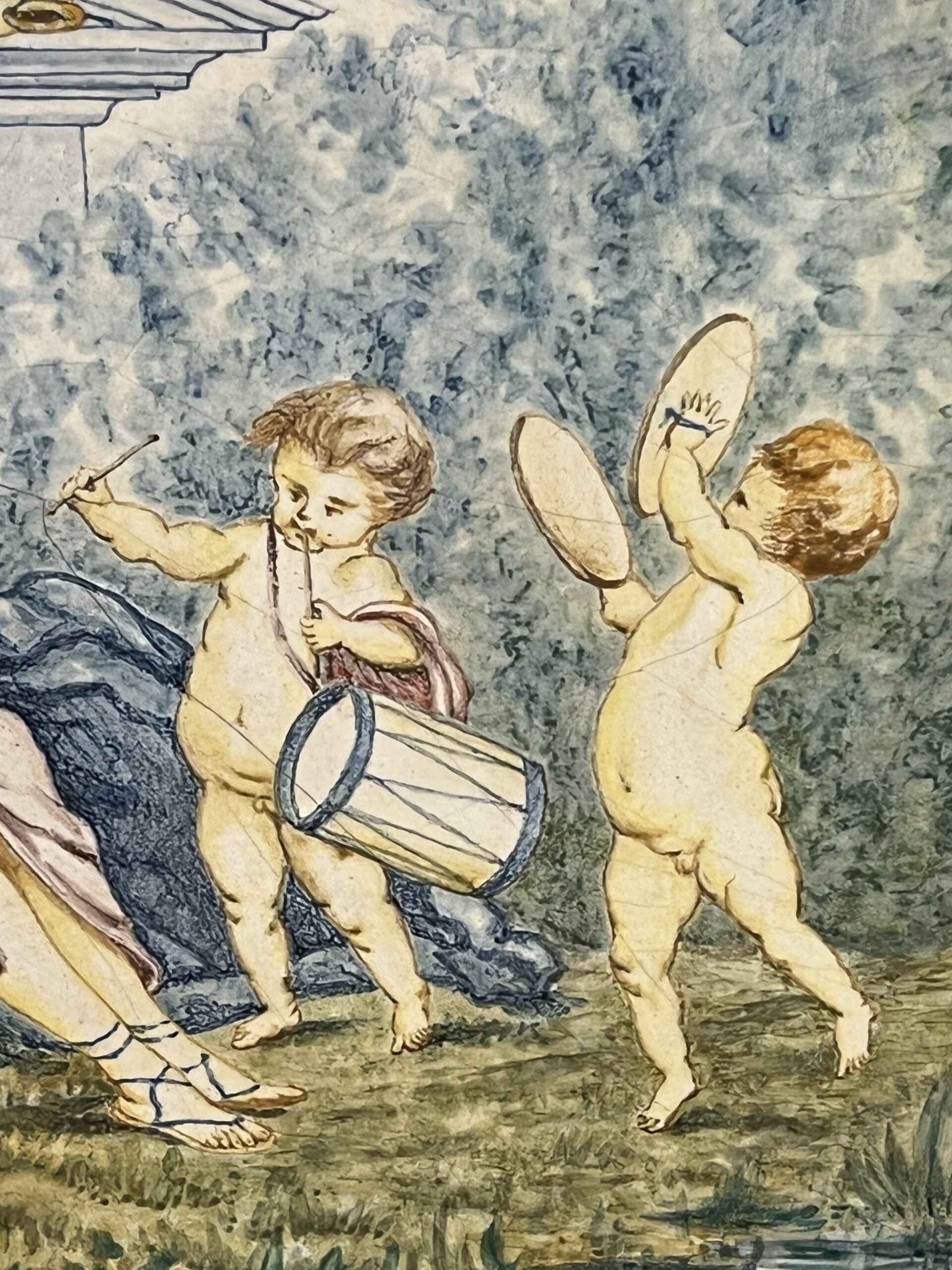 Superbe plaque de faïence Italienne XIXe siècle, décor animée de putti " l'amour "