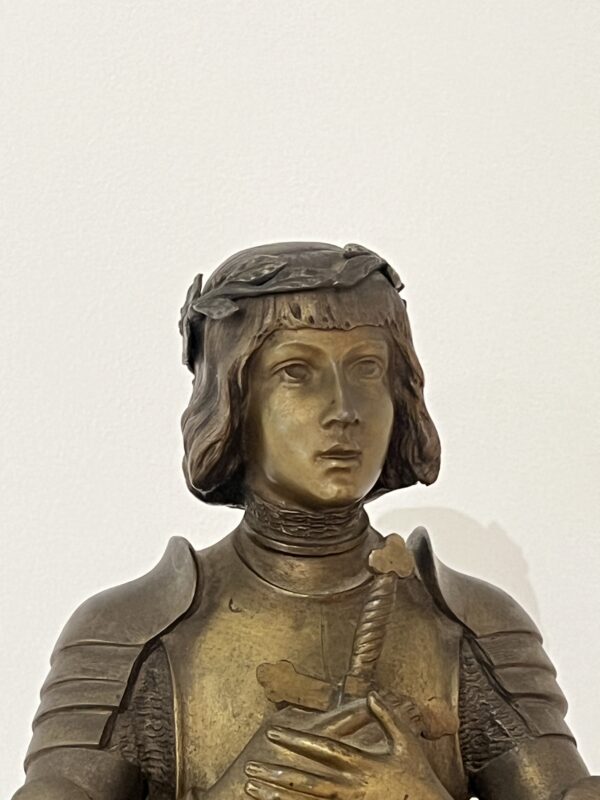 O. Ruffony, sculpture en bronze Jeanne d'arc en armure sur socle en marbre vert portor, fin XIXe