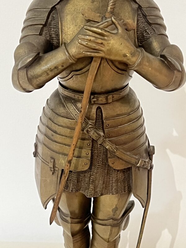 O. Ruffony, sculpture en bronze Jeanne d'arc en armure sur socle en marbre vert portor, fin XIXe – Image 5
