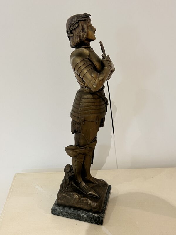 O. Ruffony, sculpture en bronze Jeanne d'arc en armure sur socle en marbre vert portor, fin XIXe