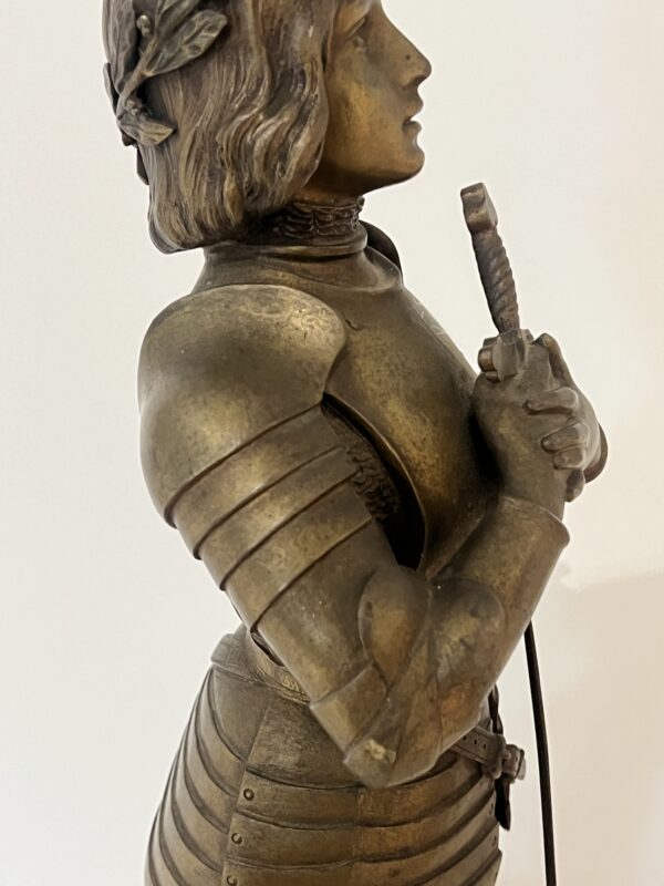 O. Ruffony, sculpture en bronze Jeanne d'arc en armure sur socle en marbre vert portor, fin XIXe