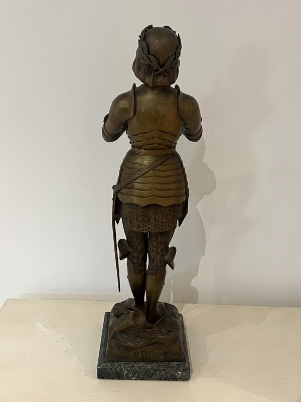 O. Ruffony, sculpture en bronze Jeanne d'arc en armure sur socle en marbre vert portor, fin XIXe