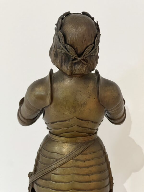 O. Ruffony, sculpture en bronze Jeanne d'arc en armure sur socle en marbre vert portor, fin XIXe – Image 13