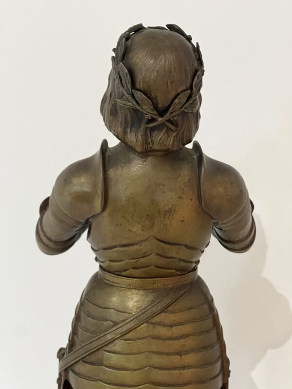 O. Ruffony, sculpture en bronze Jeanne d'arc en armure sur socle en marbre vert portor, fin XIXe