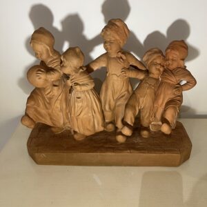Terre cuite , "Jour de fête " ronde d'enfants signée de Rubens Capaldo ( 1908- 1997 )