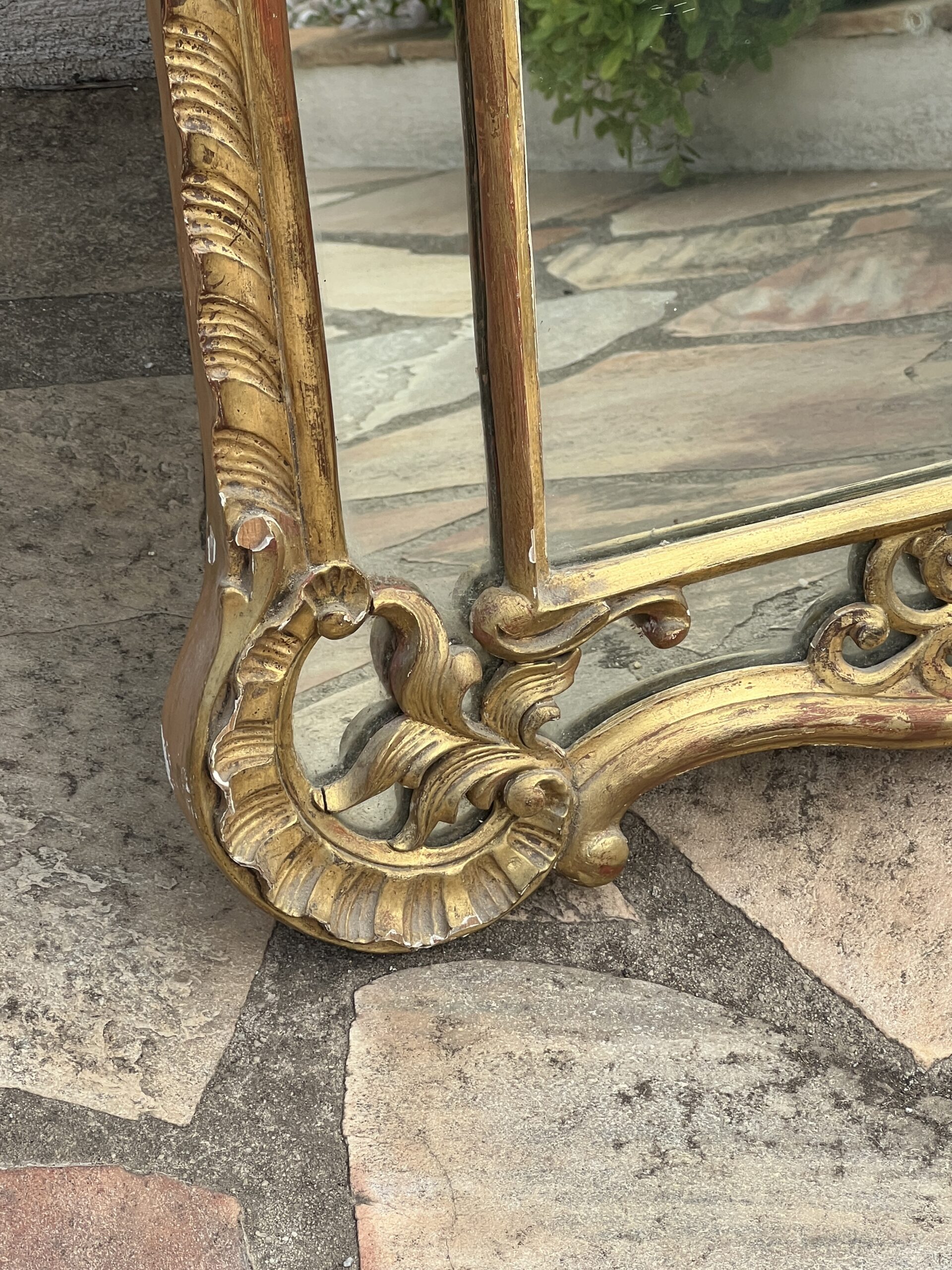 Miroir style Régence à Parecloses, en bois et stuc doré, fin XIXe Siècle – Image 10