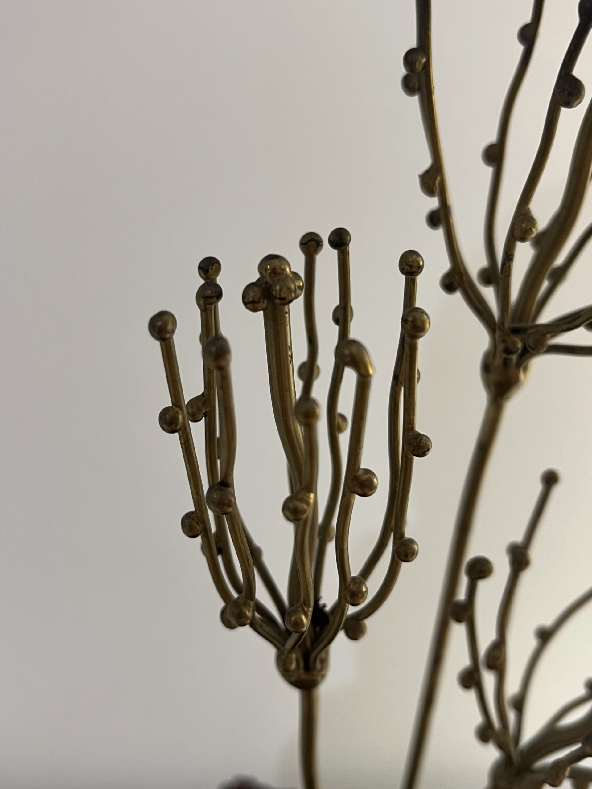 Lampe Sculpturale, structure en laiton et plaque en Agate par Henri Fernandez, France, 1970s