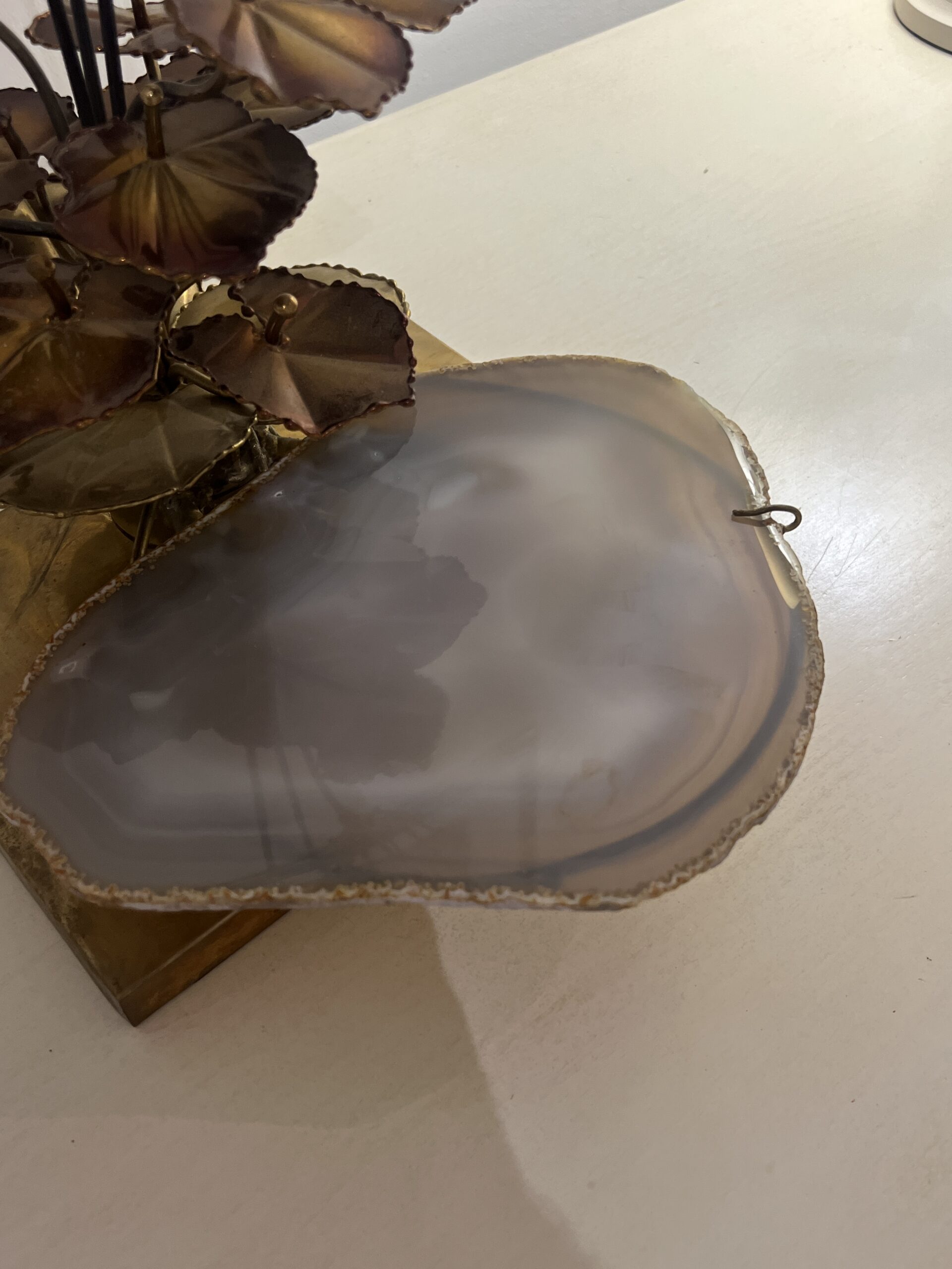 Lampe Sculpturale, structure en laiton et plaque en Agate par Henri Fernandez, France, 1970s