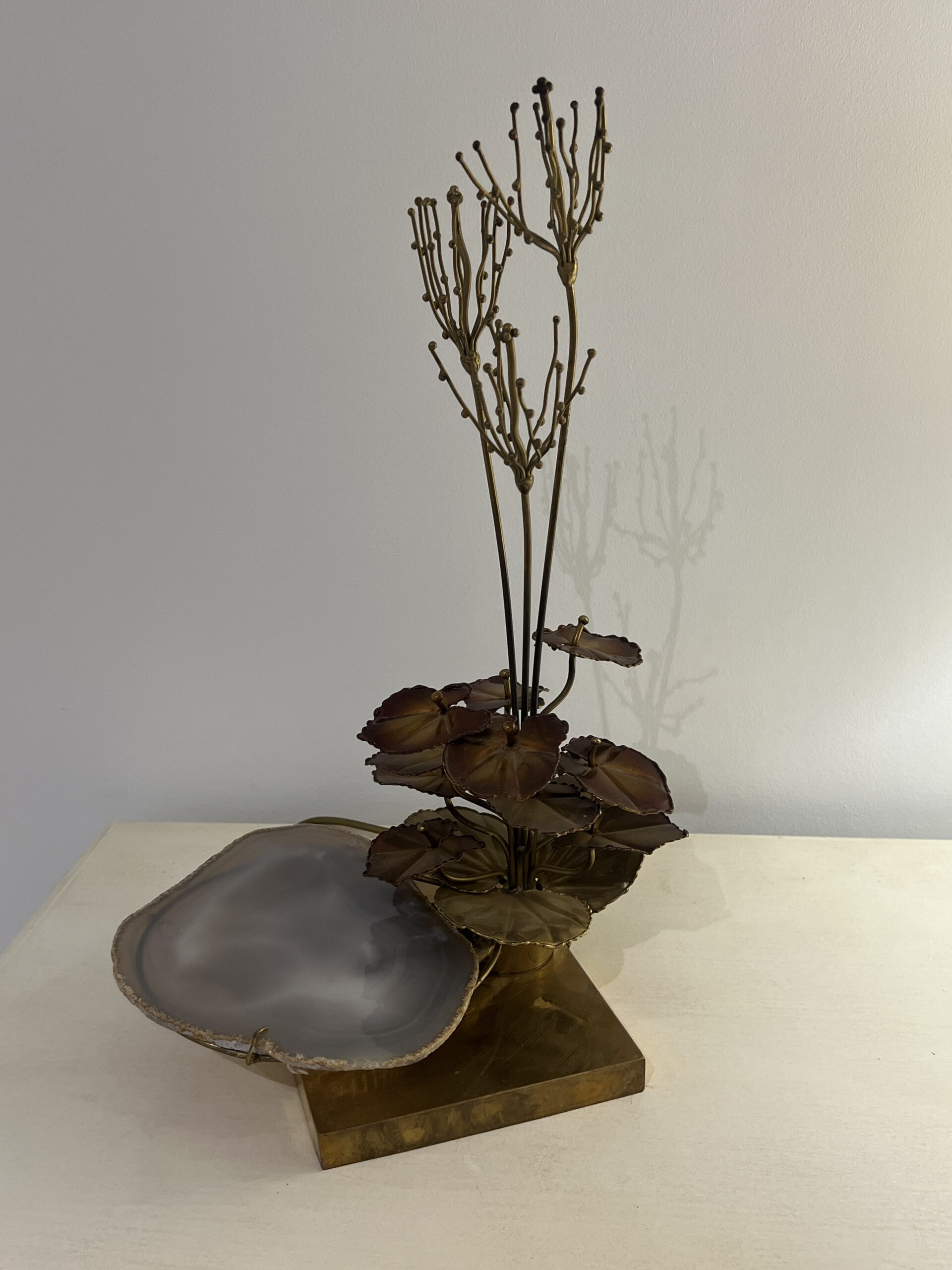 Lampe Sculpturale, structure en laiton et plaque en Agate par Henri Fernandez, France, 1970s