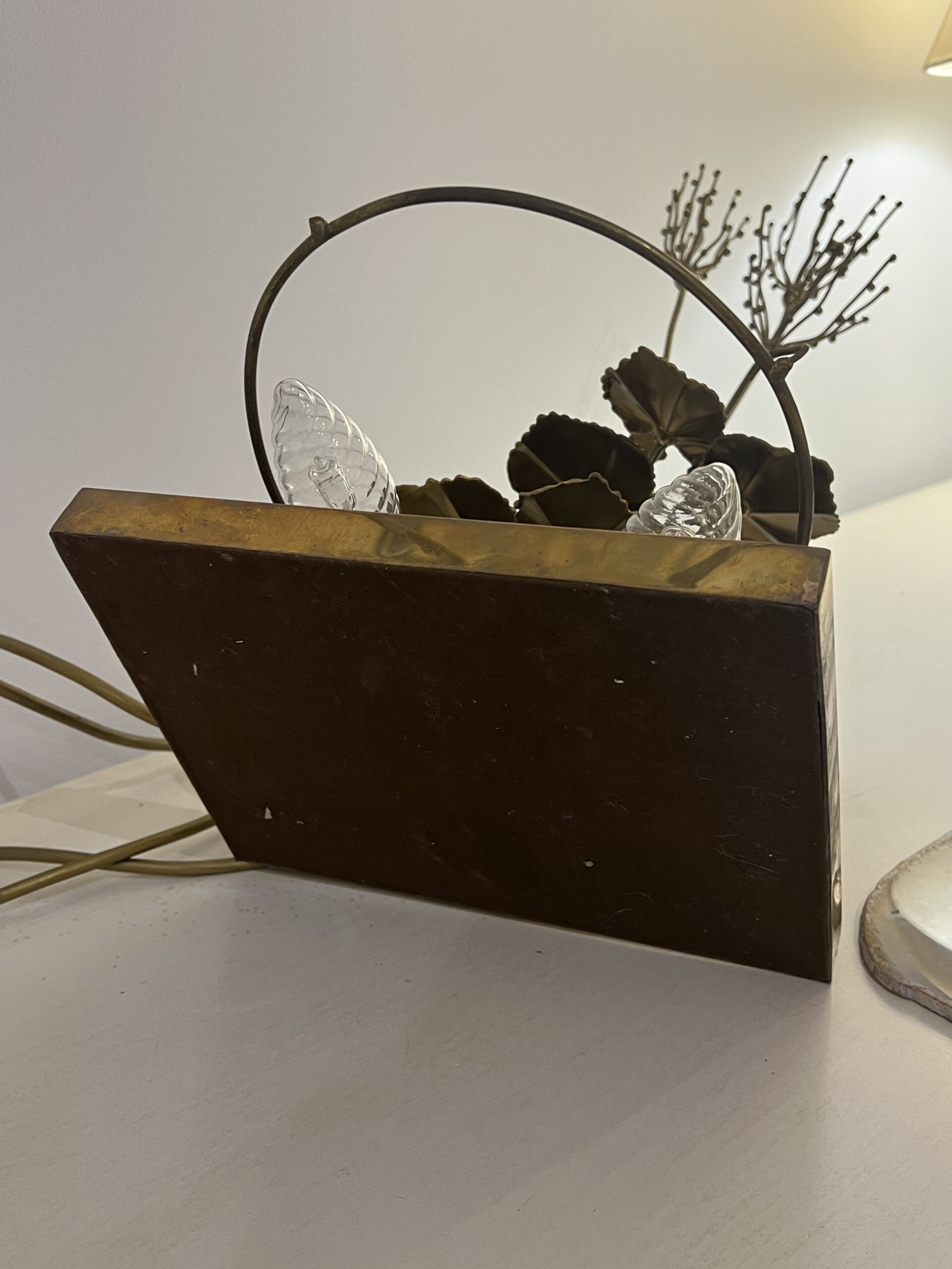 Lampe Sculpturale, structure en laiton et plaque en Agate par Henri Fernandez, France, 1970s