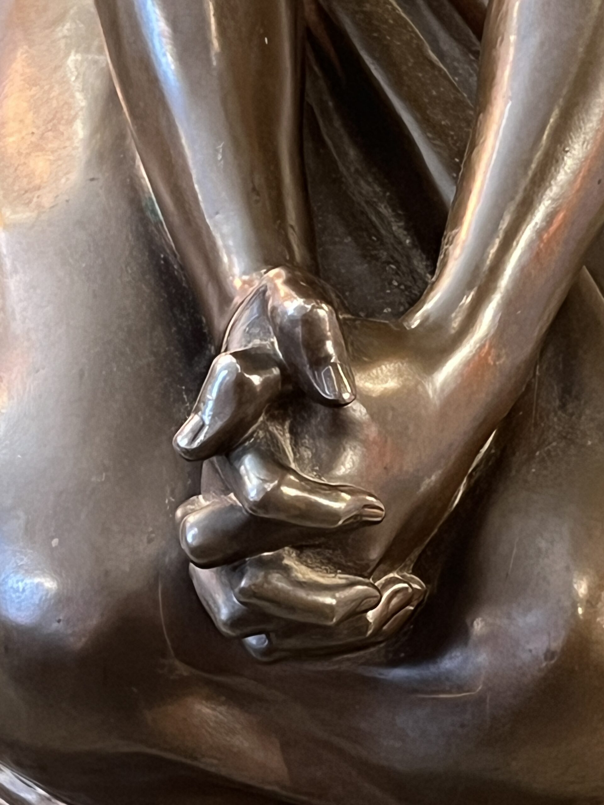 Belle sculpture en bronze représentant Jeanne d'arc assise, par Chapu, Barbedienne et Collas, 57 cm – Image 6