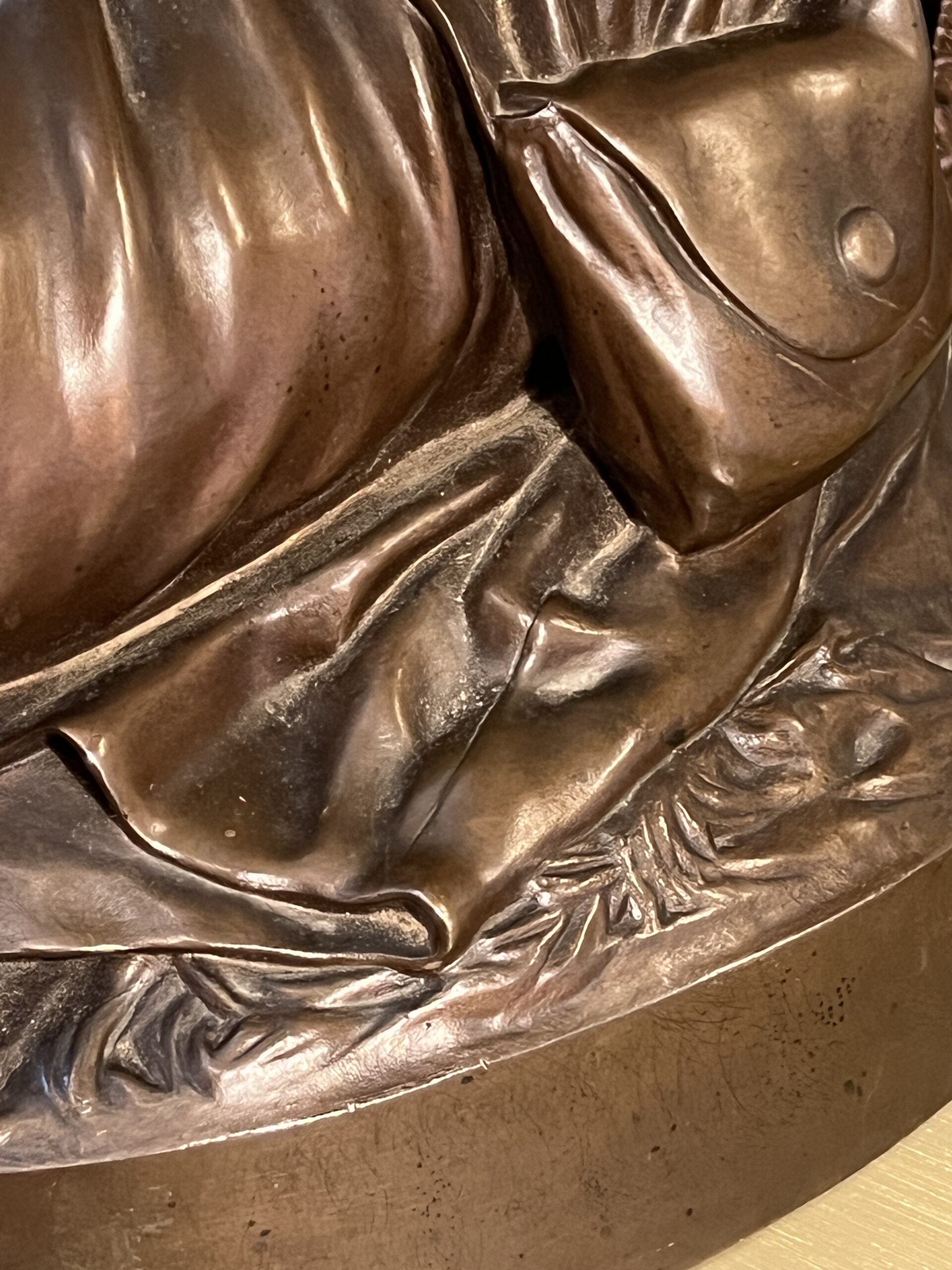 Belle sculpture en bronze représentant Jeanne d'arc assise, par Chapu, Barbedienne et Collas, 57 cm – Image 10