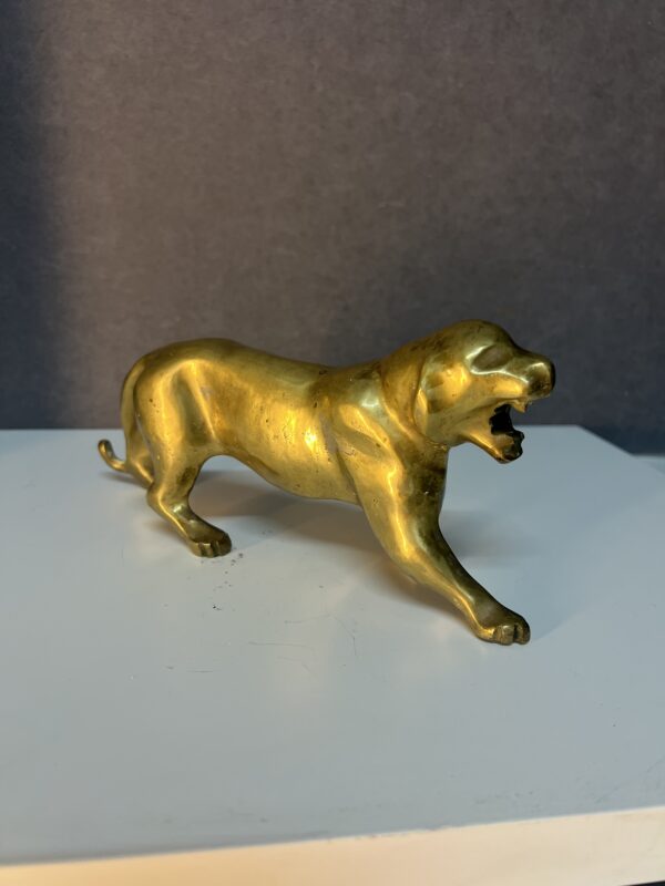 Sculpture d'un tigre en bronze ou laiton doré des années 1970, fabrication Française