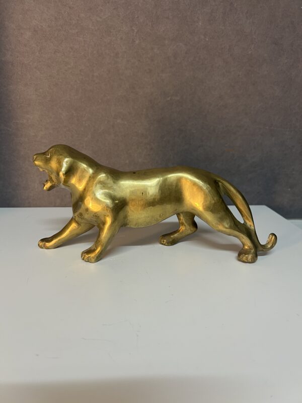 Sculpture d'un tigre en bronze ou laiton doré des années 1970, fabrication Française