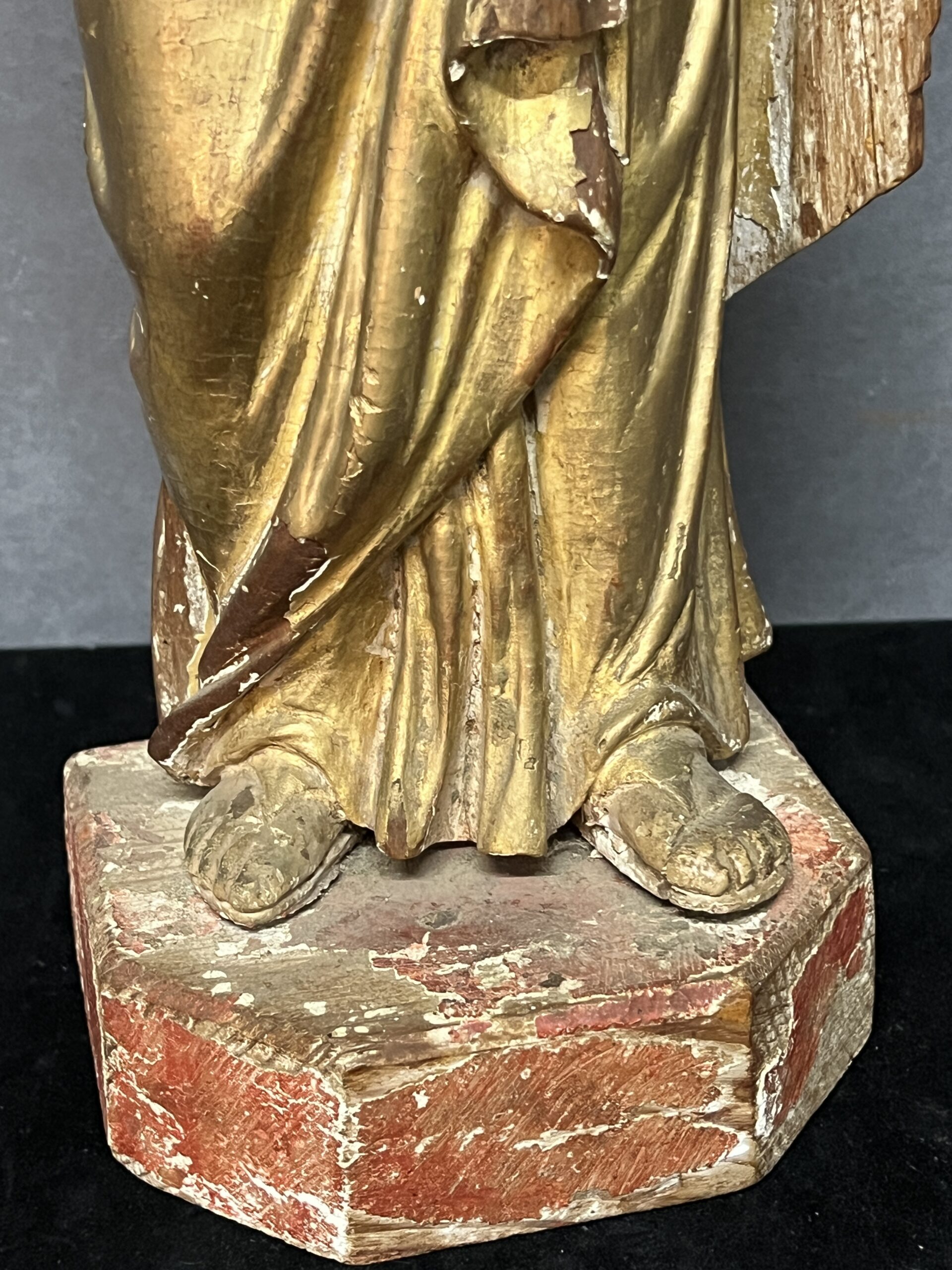 Sculpture de la vierge à l'enfant en bois sculpté époque XVIIIe siècle, Hauteur 47 cm