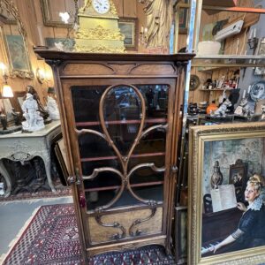 Très belle vitrine bibliothèque art nouveau en noyer sculpté, Camille Gauthier, vers 1900