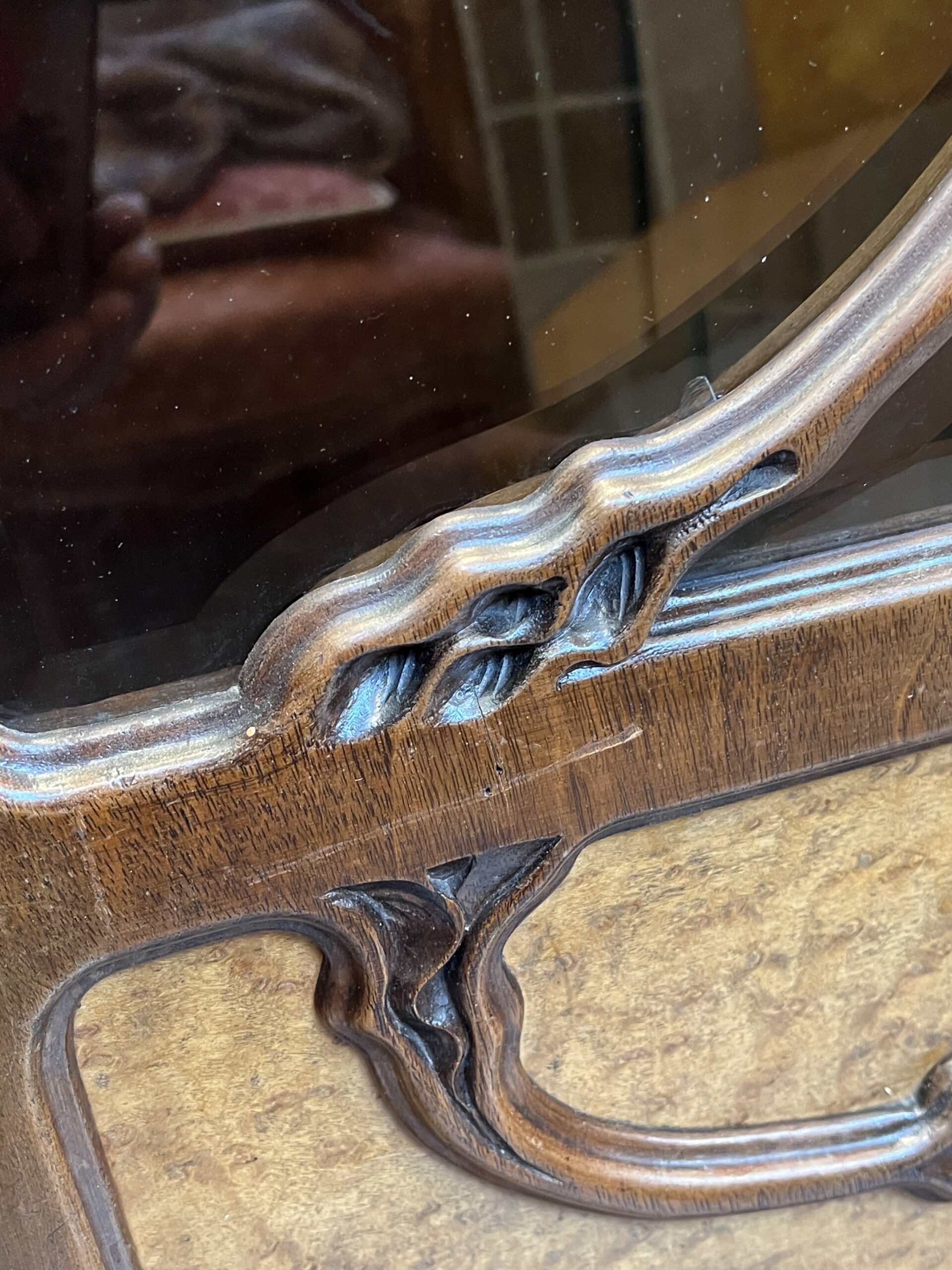 Très belle vitrine bibliothèque art nouveau en noyer sculpté, Camille Gauthier, vers 1900