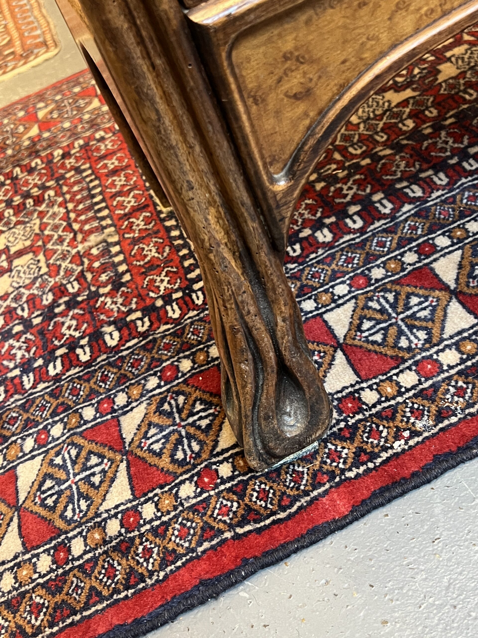 Très belle vitrine bibliothèque art nouveau en noyer sculpté, Camille Gauthier, vers 1900