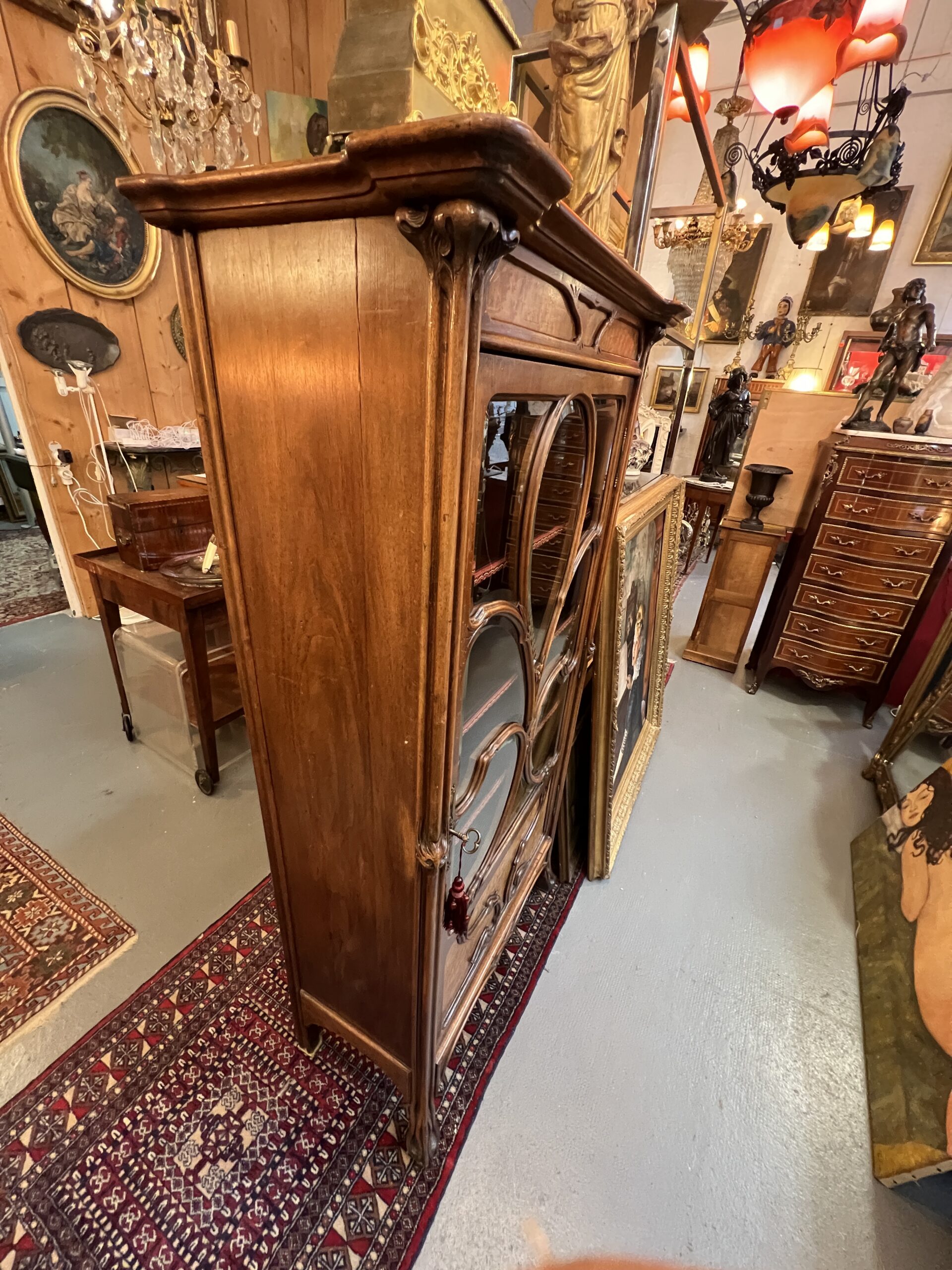 Très belle vitrine bibliothèque art nouveau en noyer sculpté, Camille Gauthier, vers 1900 – Image 16