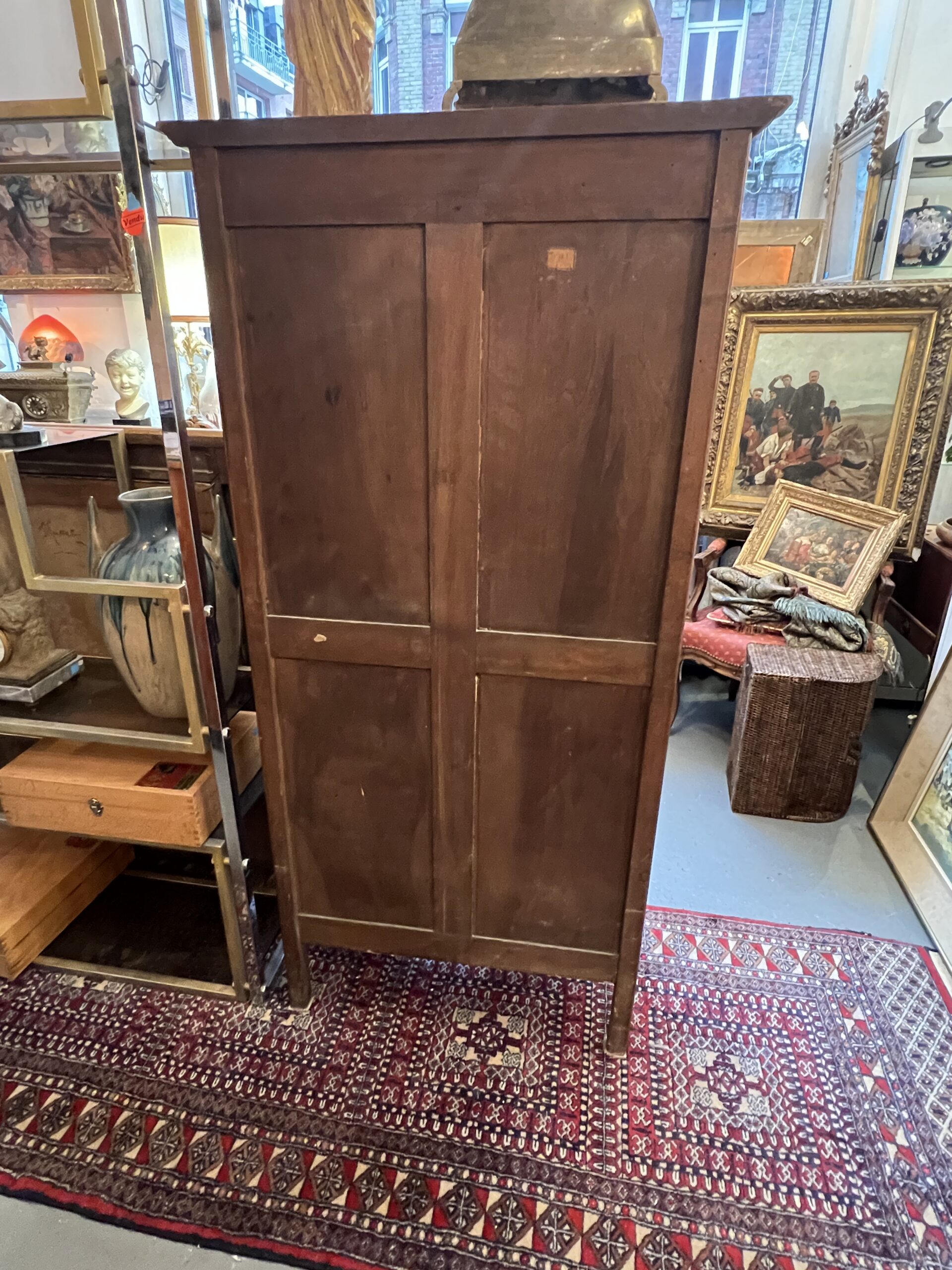 Très belle vitrine bibliothèque art nouveau en noyer sculpté, Camille Gauthier, vers 1900