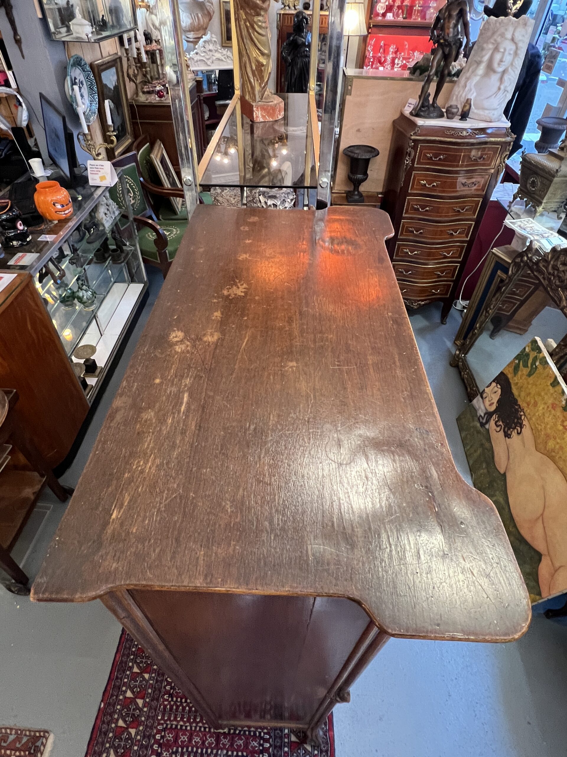 Très belle vitrine bibliothèque art nouveau en noyer sculpté, Camille Gauthier, vers 1900