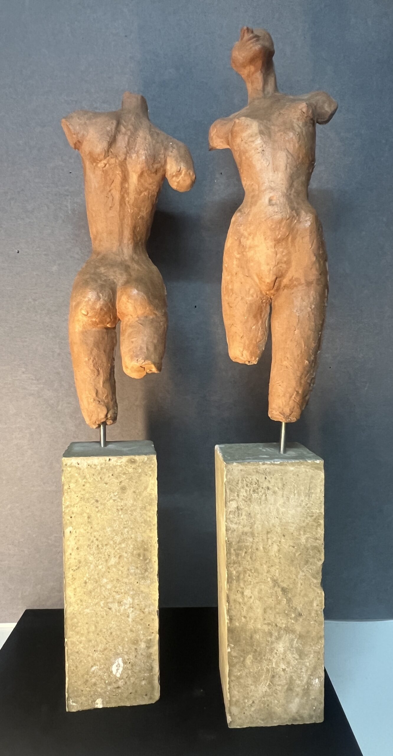 Paire de sculptures en terre cuite signées Irénée Duriez (1950) – Élégance féminine