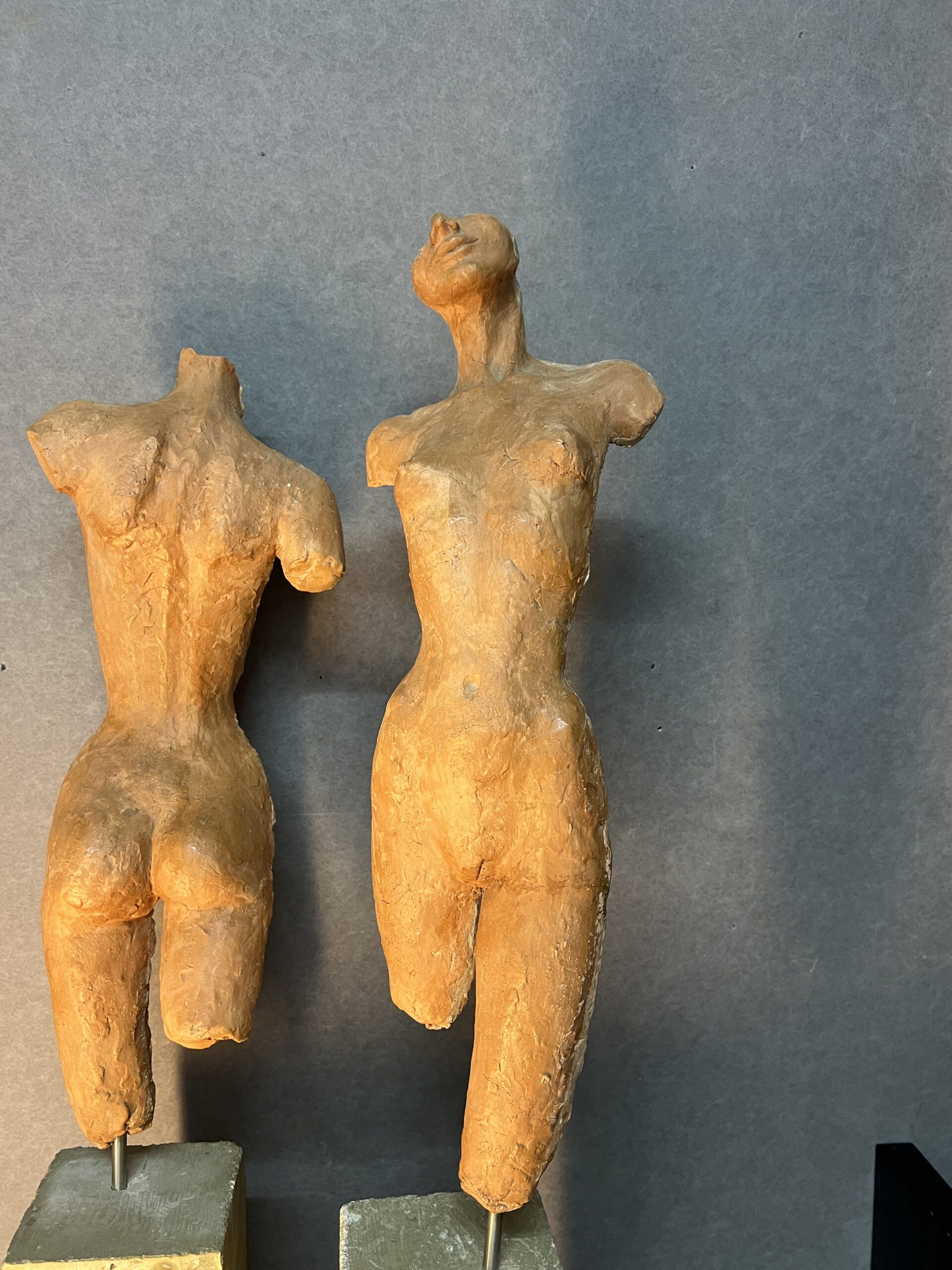 Paire de sculptures en terre cuite signées Irénée Duriez (1950) – Élégance féminine