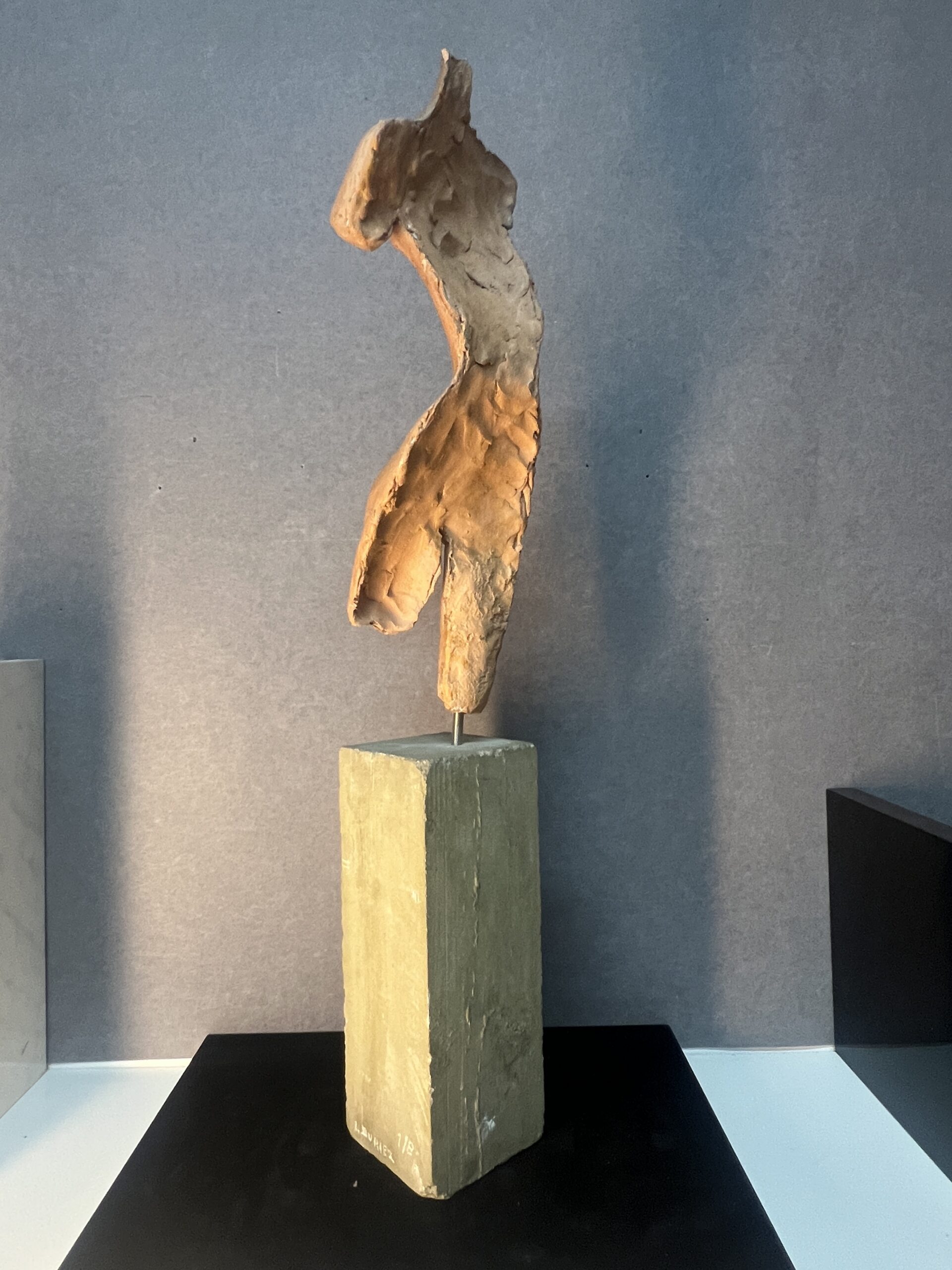 Paire de sculptures en terre cuite signées Irénée Duriez (1950) – Élégance féminine