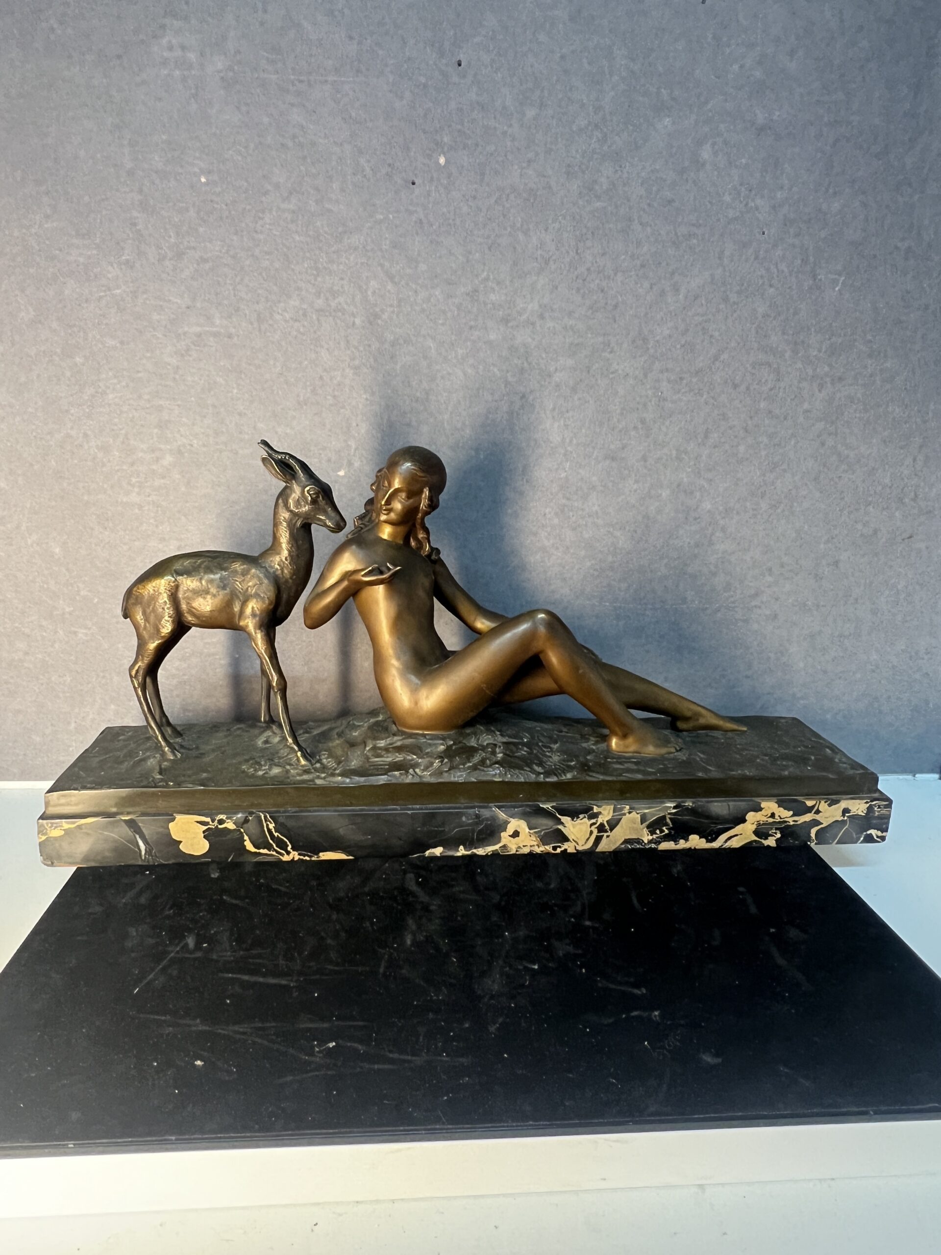 Sculpture statuette en bronze signée de René Papa, élégance Art déco et poésie animalière
