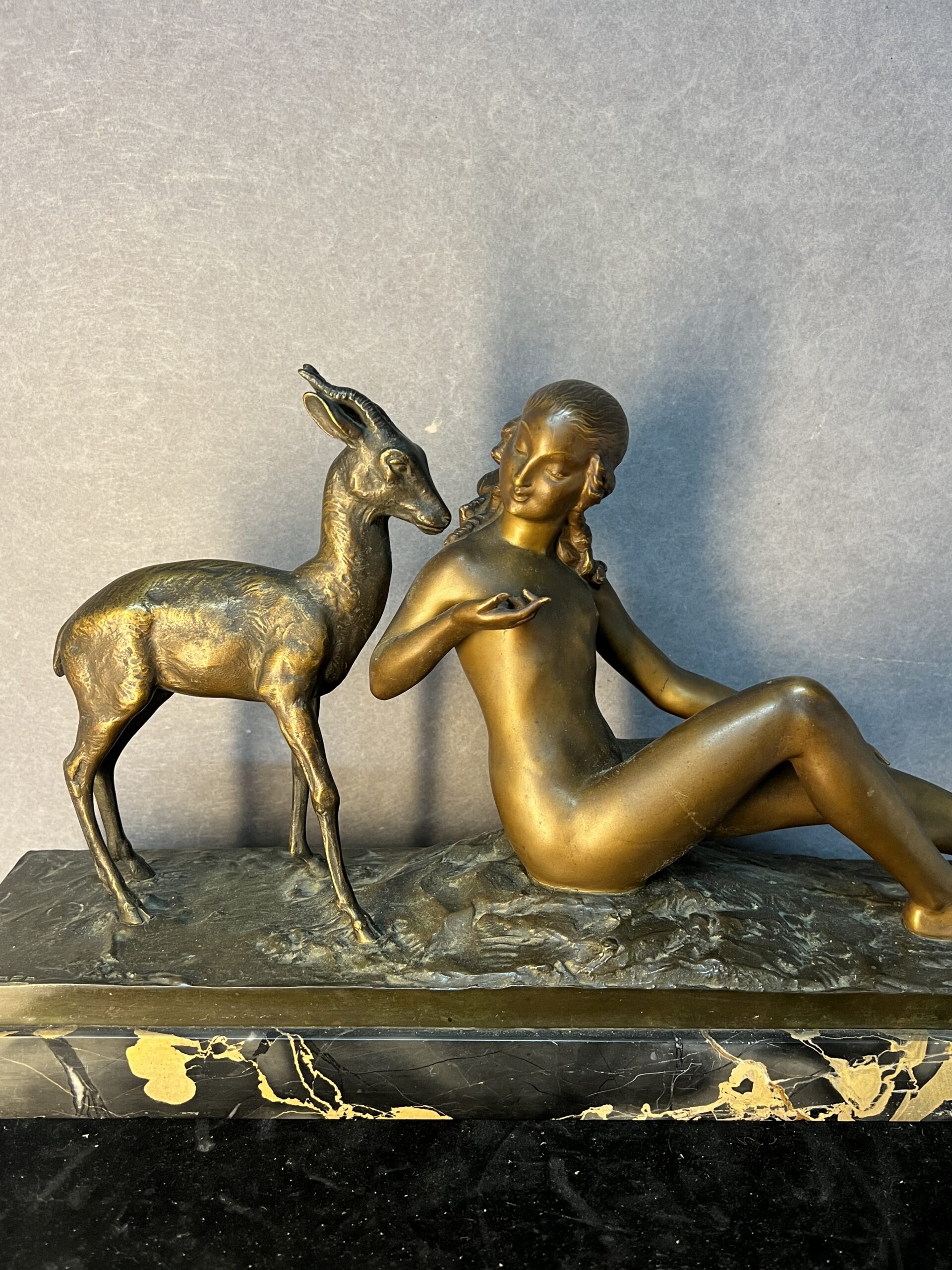 Sculpture statuette en bronze signée de René Papa, élégance Art déco et poésie animalière