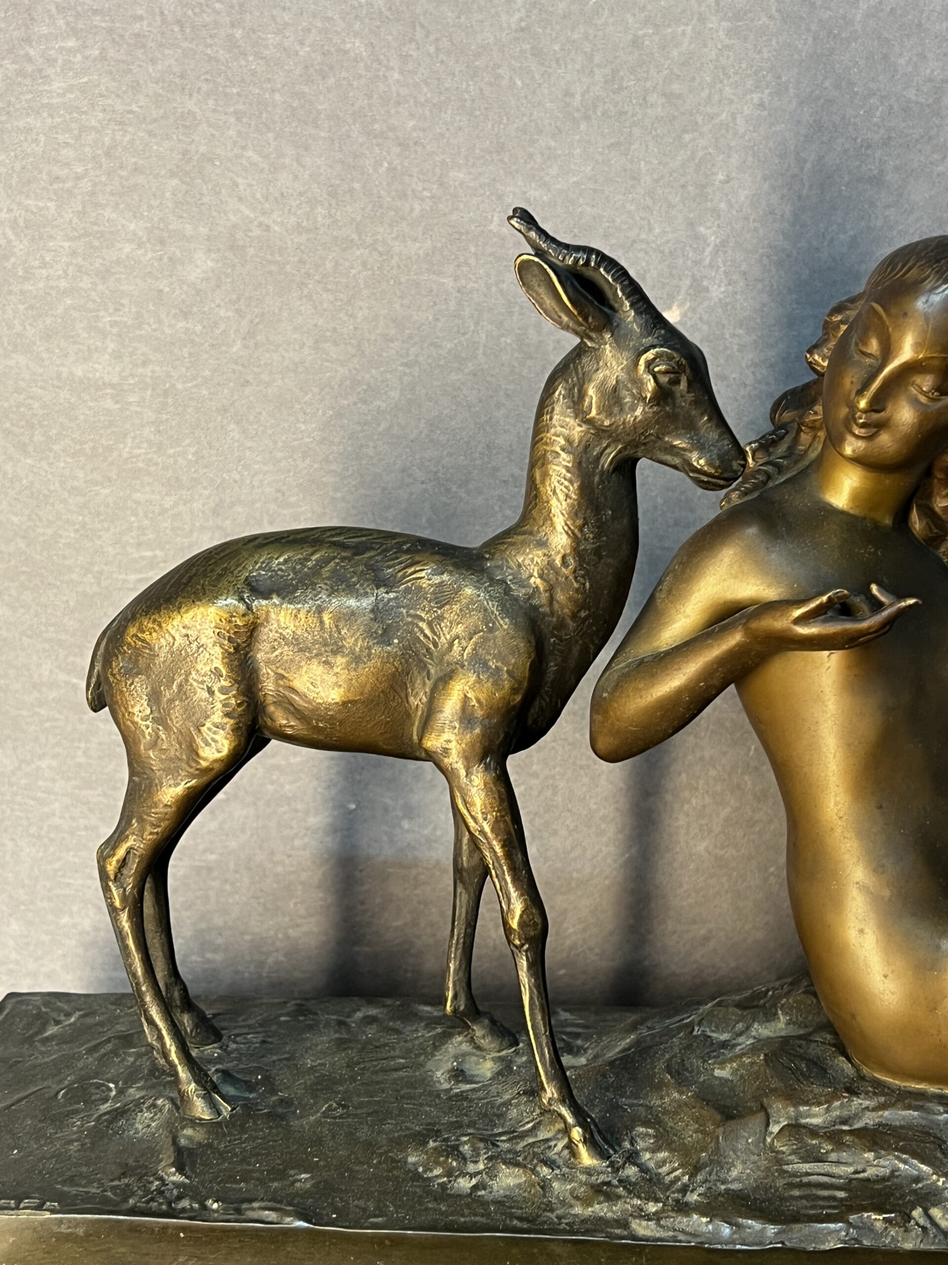 Sculpture statuette en bronze signée de René Papa, élégance Art déco et poésie animalière