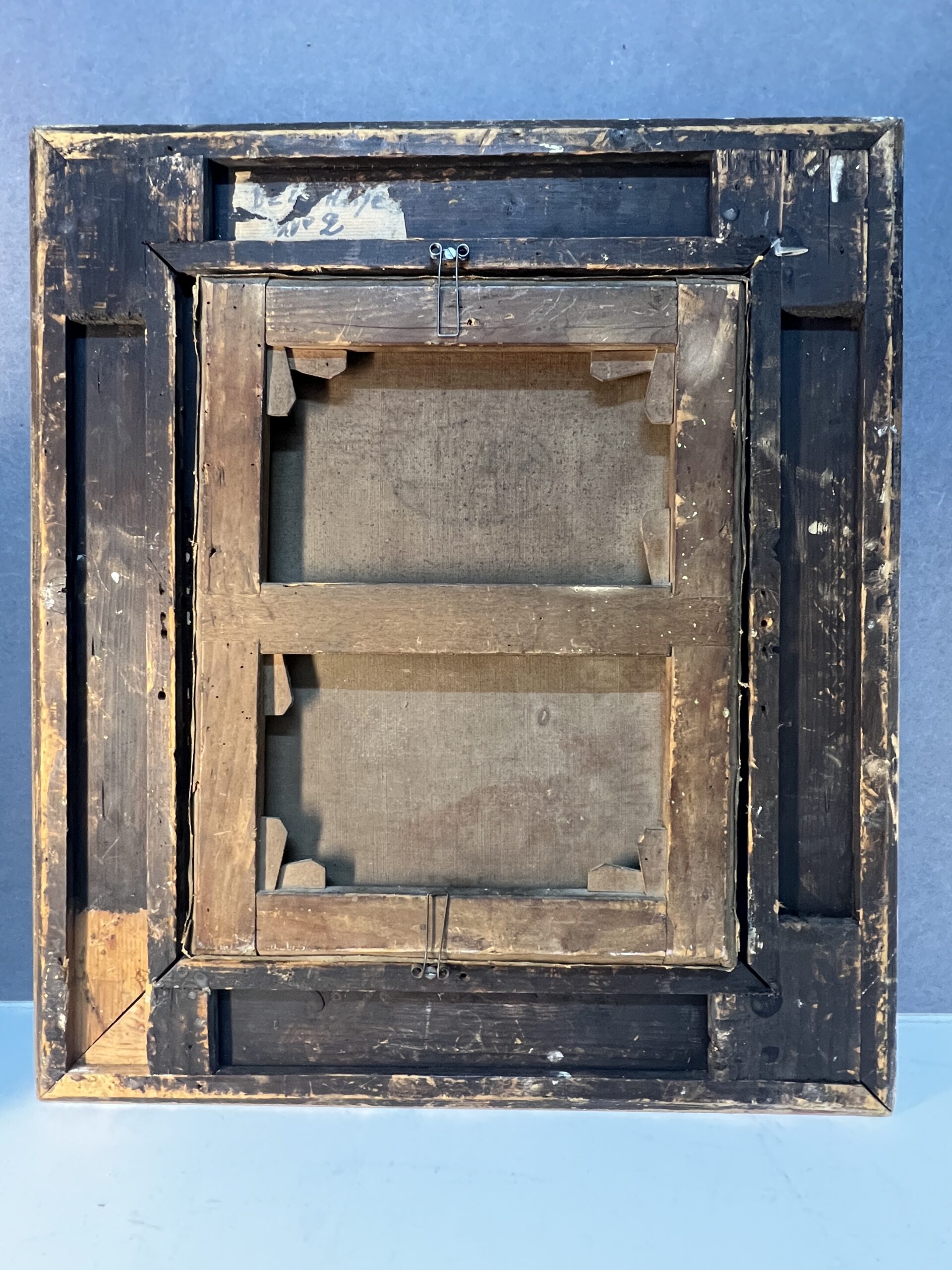 Tableau huile sur toile début XIXe, scène d'intérieur, deux femmes assises, cadre sculpté