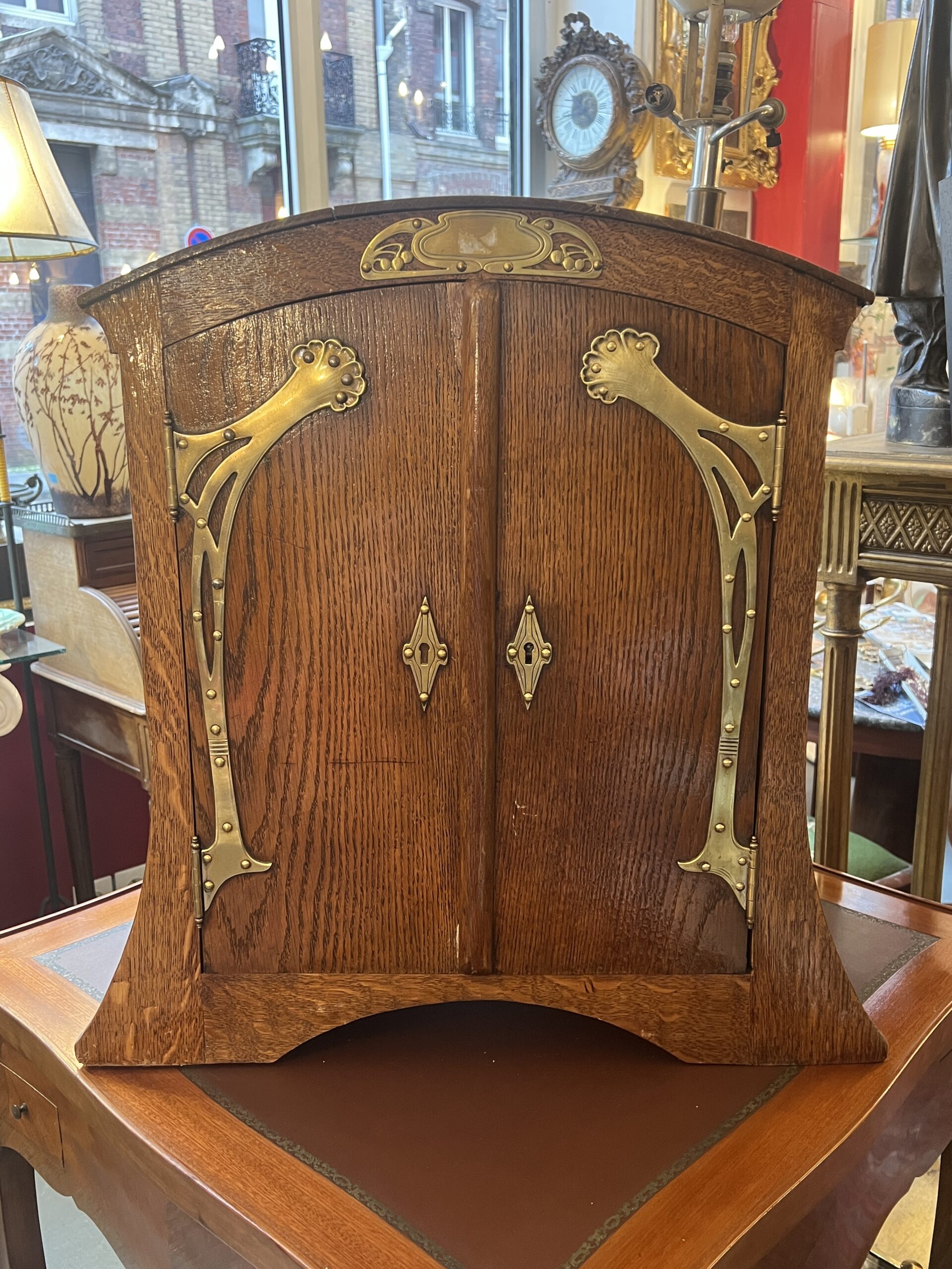 Armoirette, argentier, en chêne et ornements en bronze dorés, époque art nouveau, vers 1900