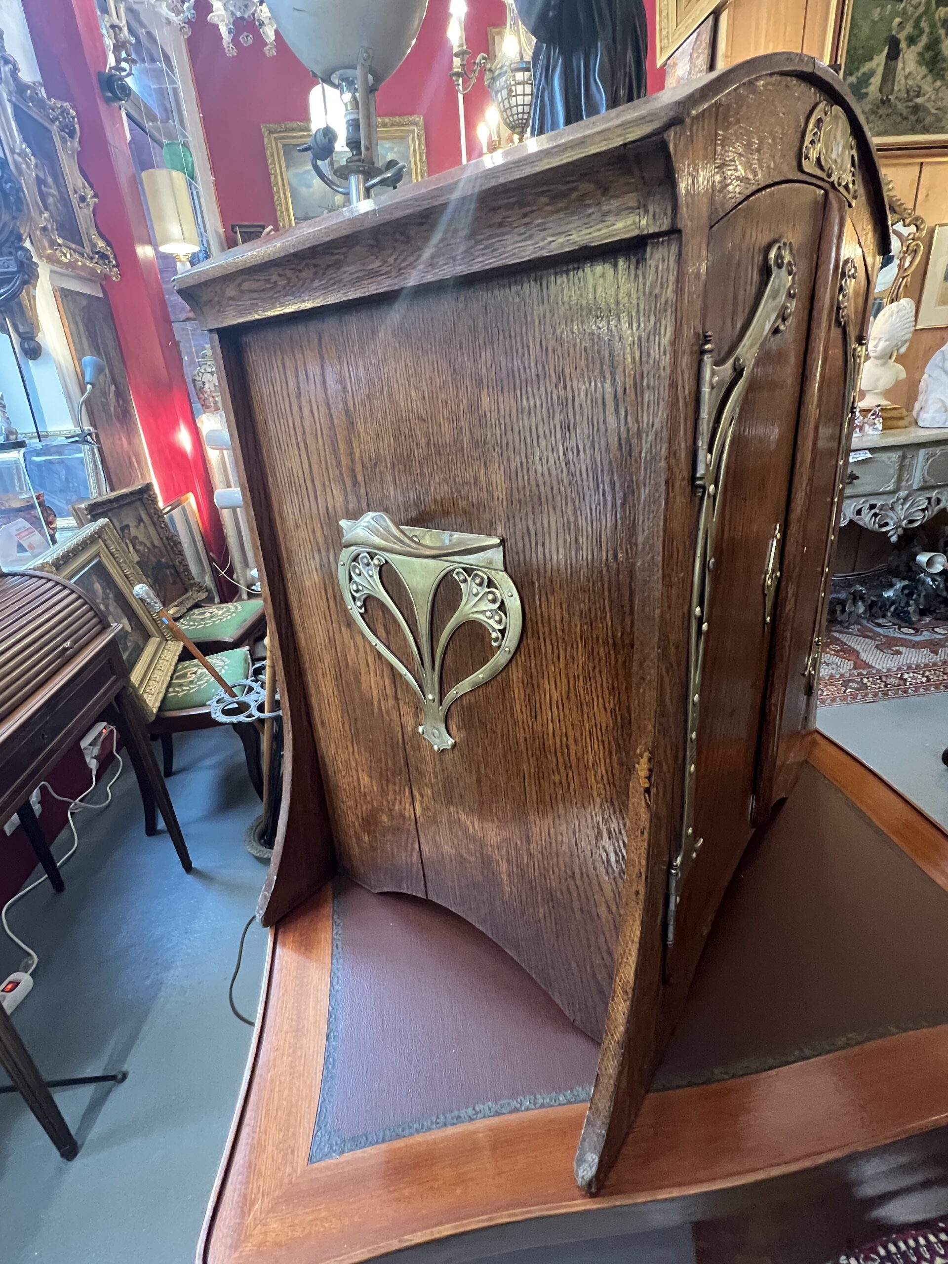 Armoirette, argentier, en chêne et ornements en bronze dorés, époque art nouveau, vers 1900