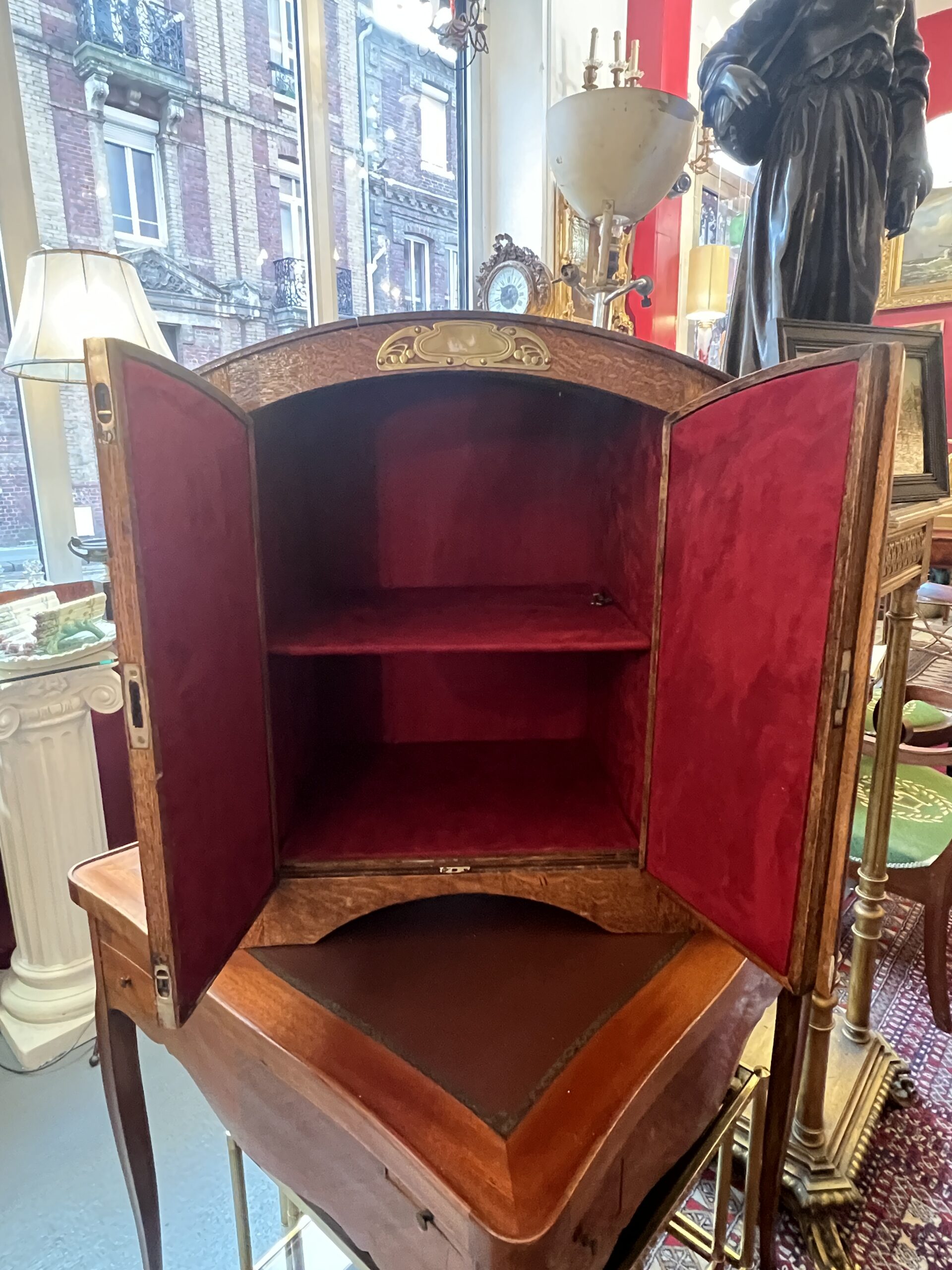 Armoirette, argentier, en chêne et ornements en bronze dorés, époque art nouveau, vers 1900