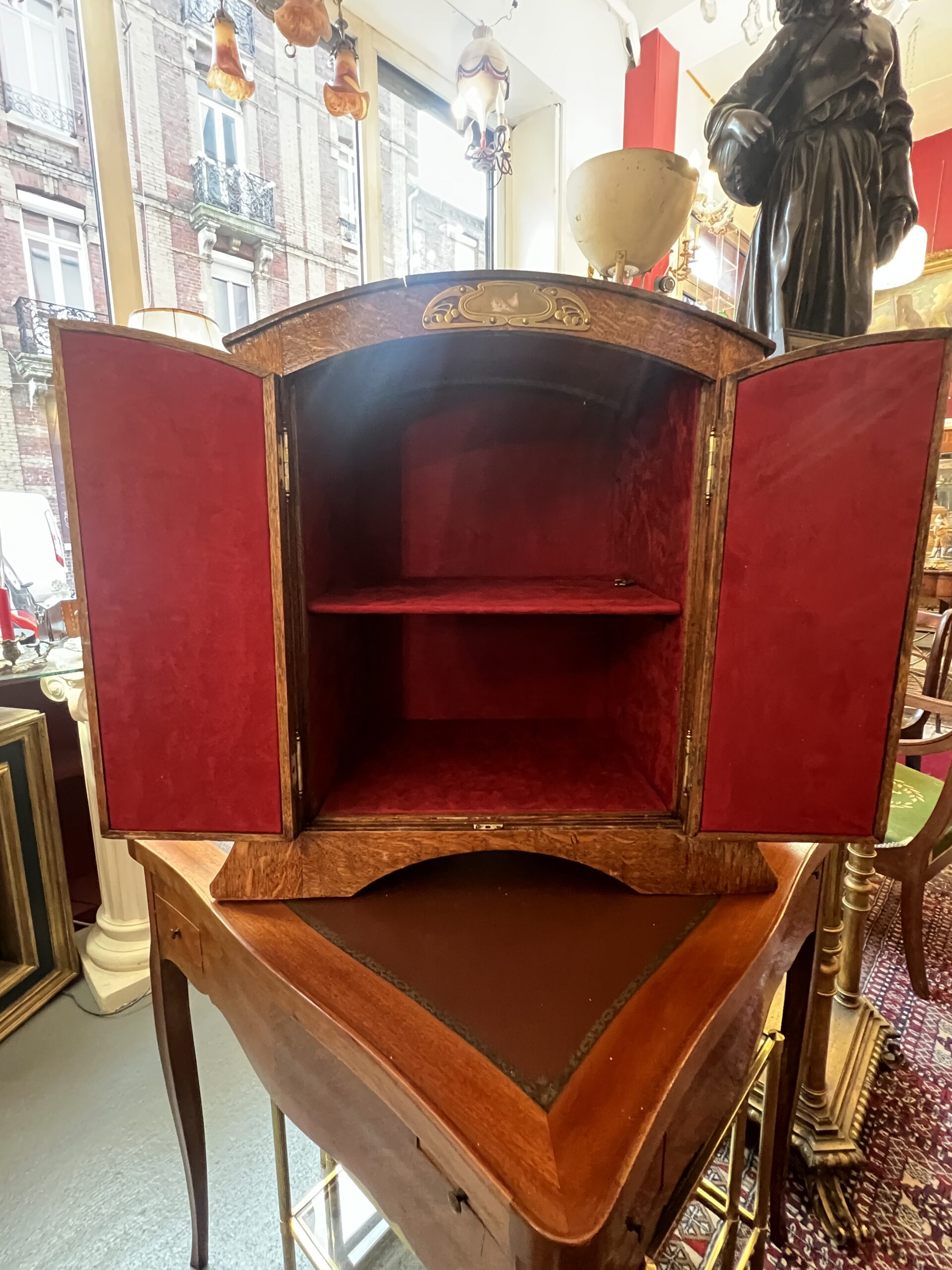 Armoirette, argentier, en chêne et ornements en bronze dorés, époque art nouveau, vers 1900