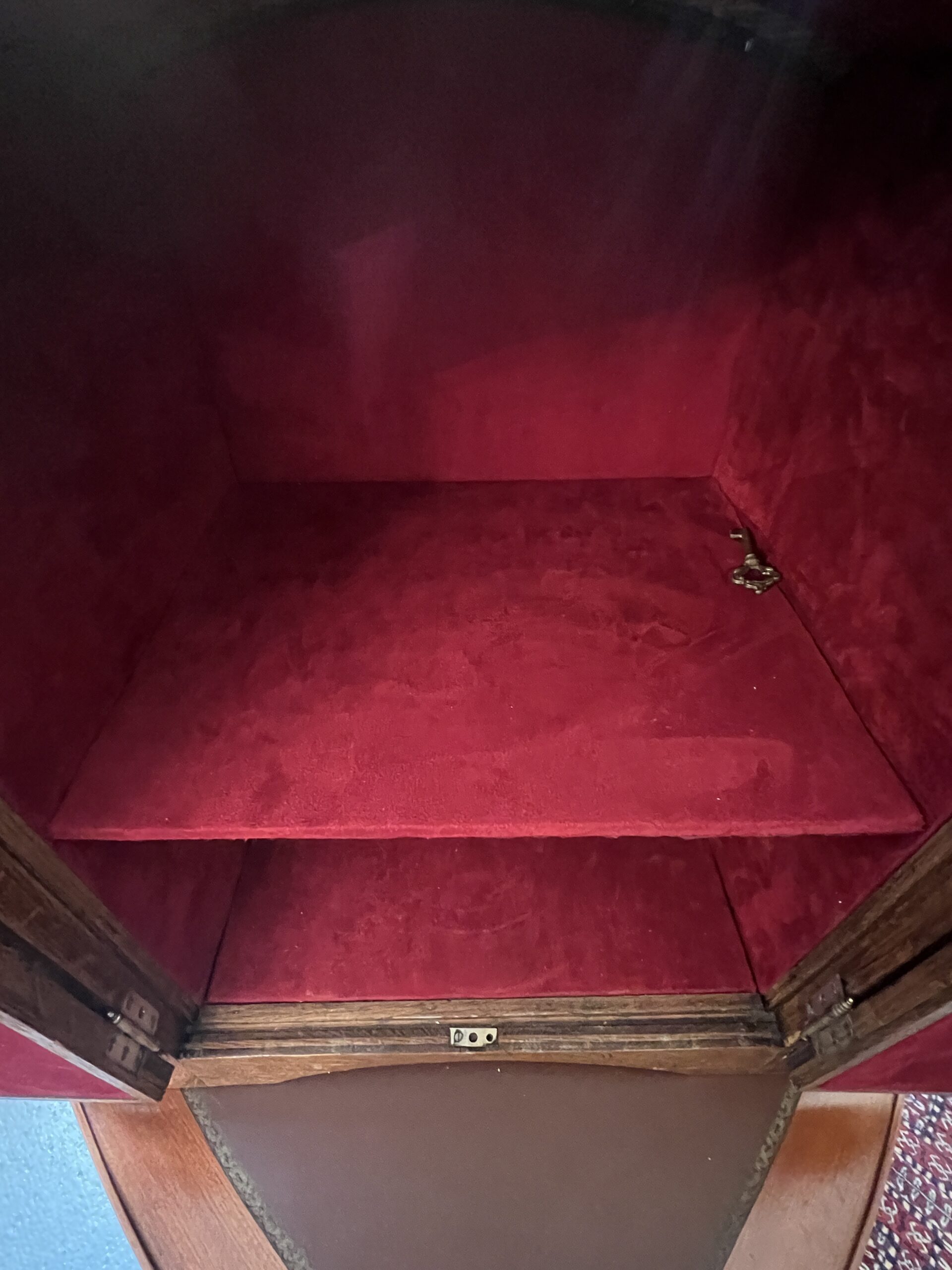 Armoirette, argentier, en chêne et ornements en bronze dorés, époque art nouveau, vers 1900