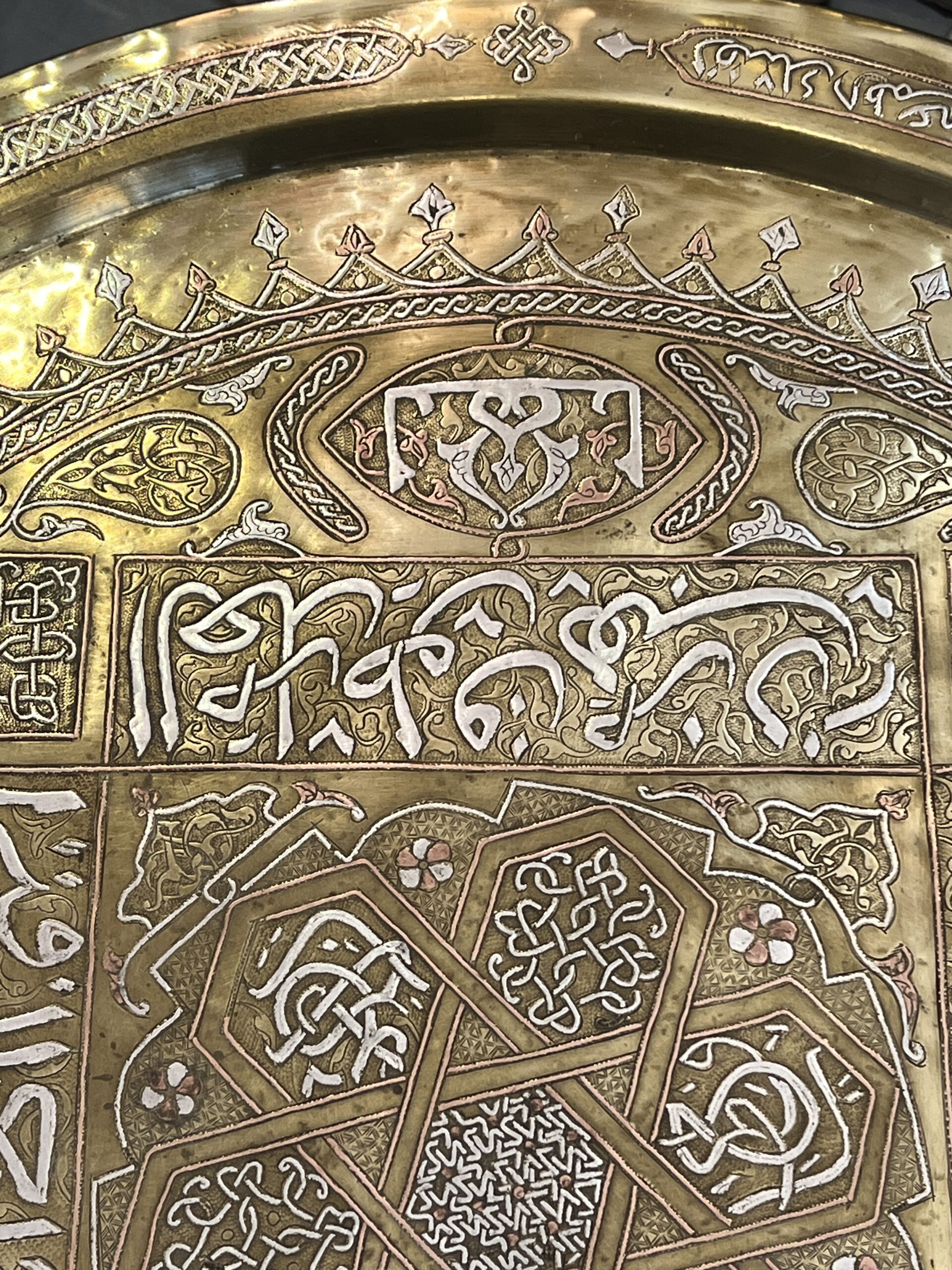 Plateau de cérémonie orientale de grande qualité en cuivre et argent, XIXe siècle, Iran Syrie