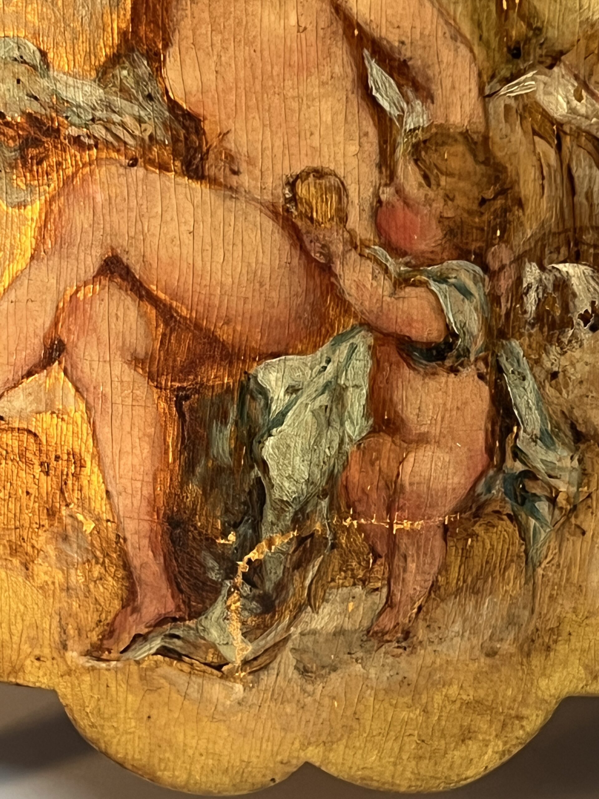 Pendule vernis Martin, cartel de table en bois doré à décor romantique et ange, XIXe Marant Fils à Paris, H 28.5 cm