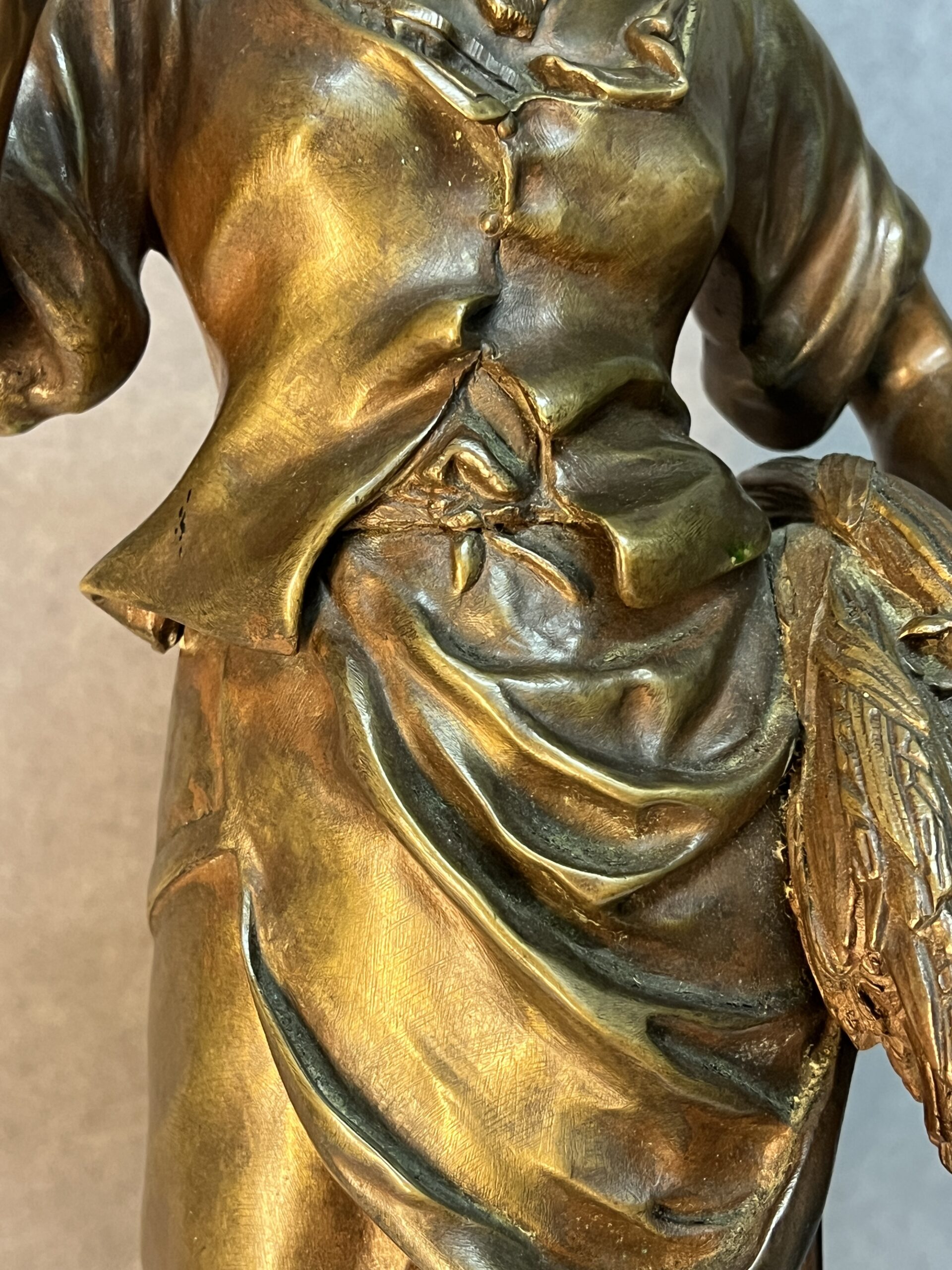 Statue en bronze "Glaneuse" d’Eugène-Antoine AIZELIN (1821-1902). H 49 cm