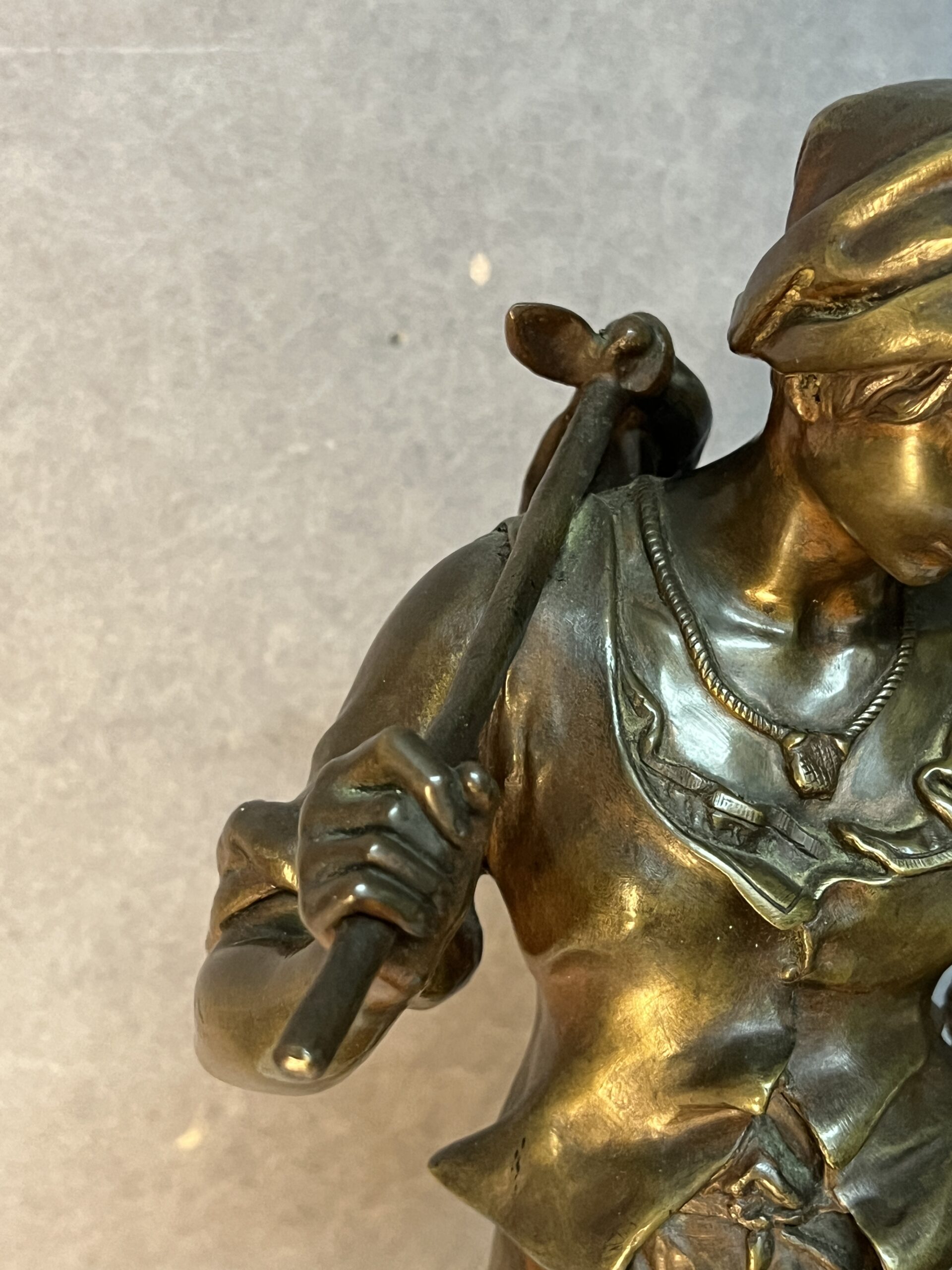 Statue en bronze "Glaneuse" d’Eugène-Antoine AIZELIN (1821-1902). H 49 cm