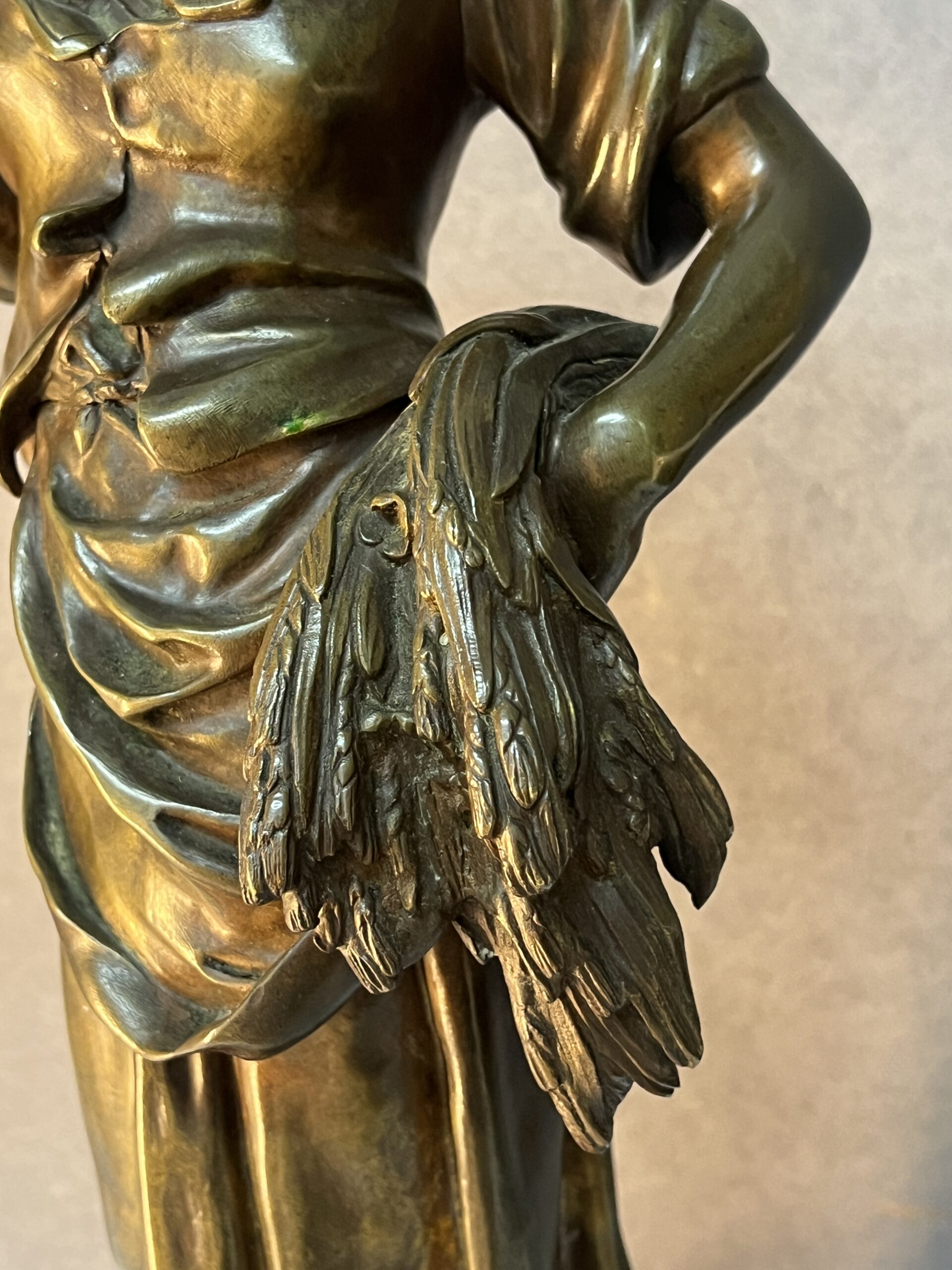 Statue en bronze "Glaneuse" d’Eugène-Antoine AIZELIN (1821-1902). H 49 cm