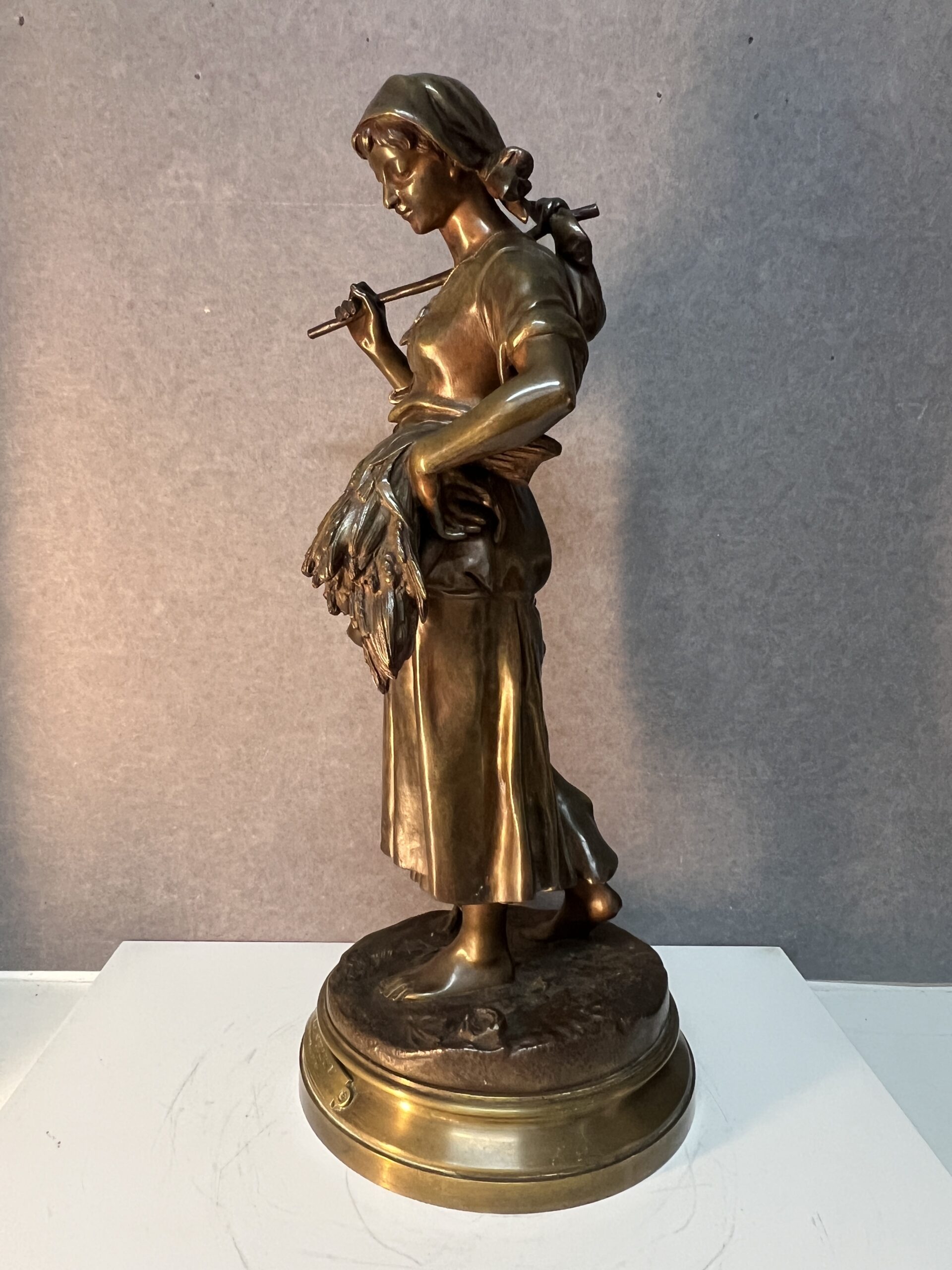 Statue en bronze "Glaneuse" d’Eugène-Antoine AIZELIN (1821-1902). H 49 cm
