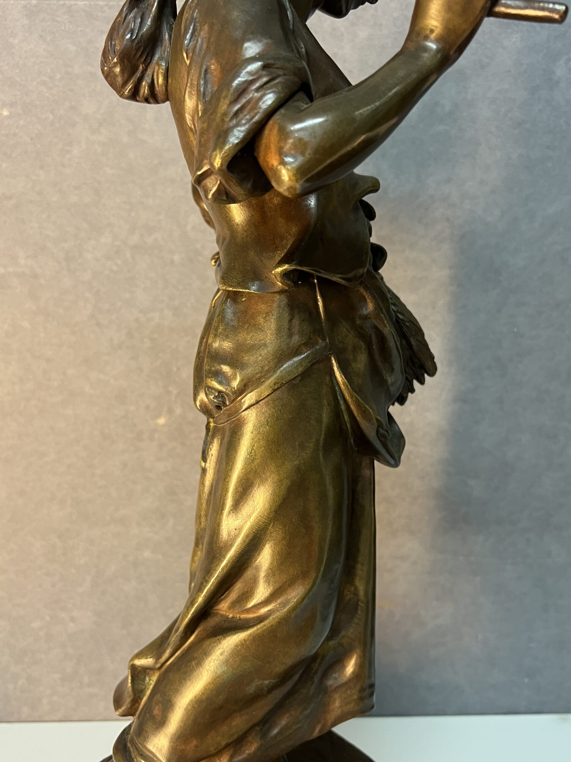 Statue en bronze "Glaneuse" d’Eugène-Antoine AIZELIN (1821-1902). H 49 cm
