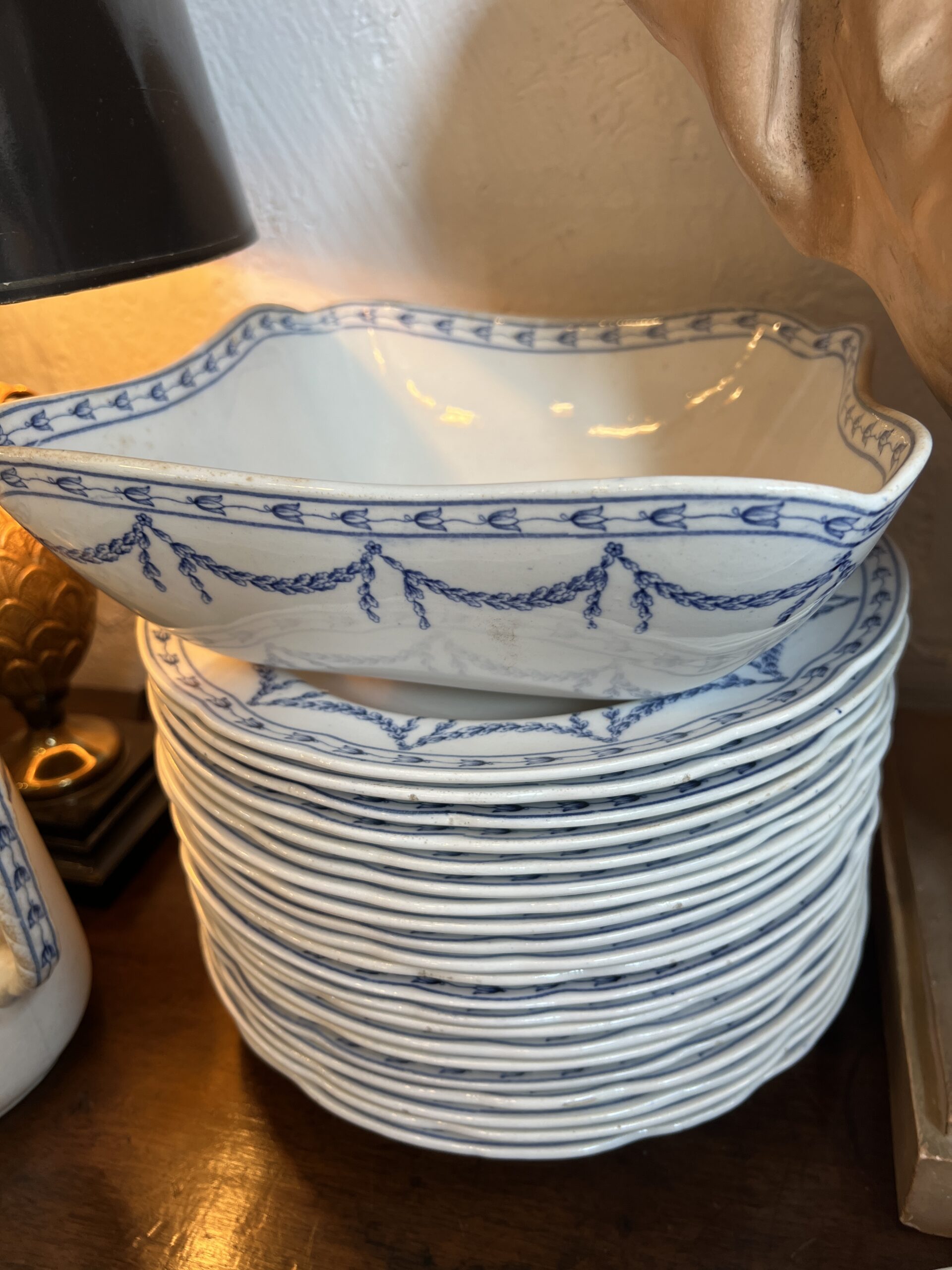 Service à vaisselle de 90 pièces en faïence anglaise de Oaklands Wedgwood - Etruria