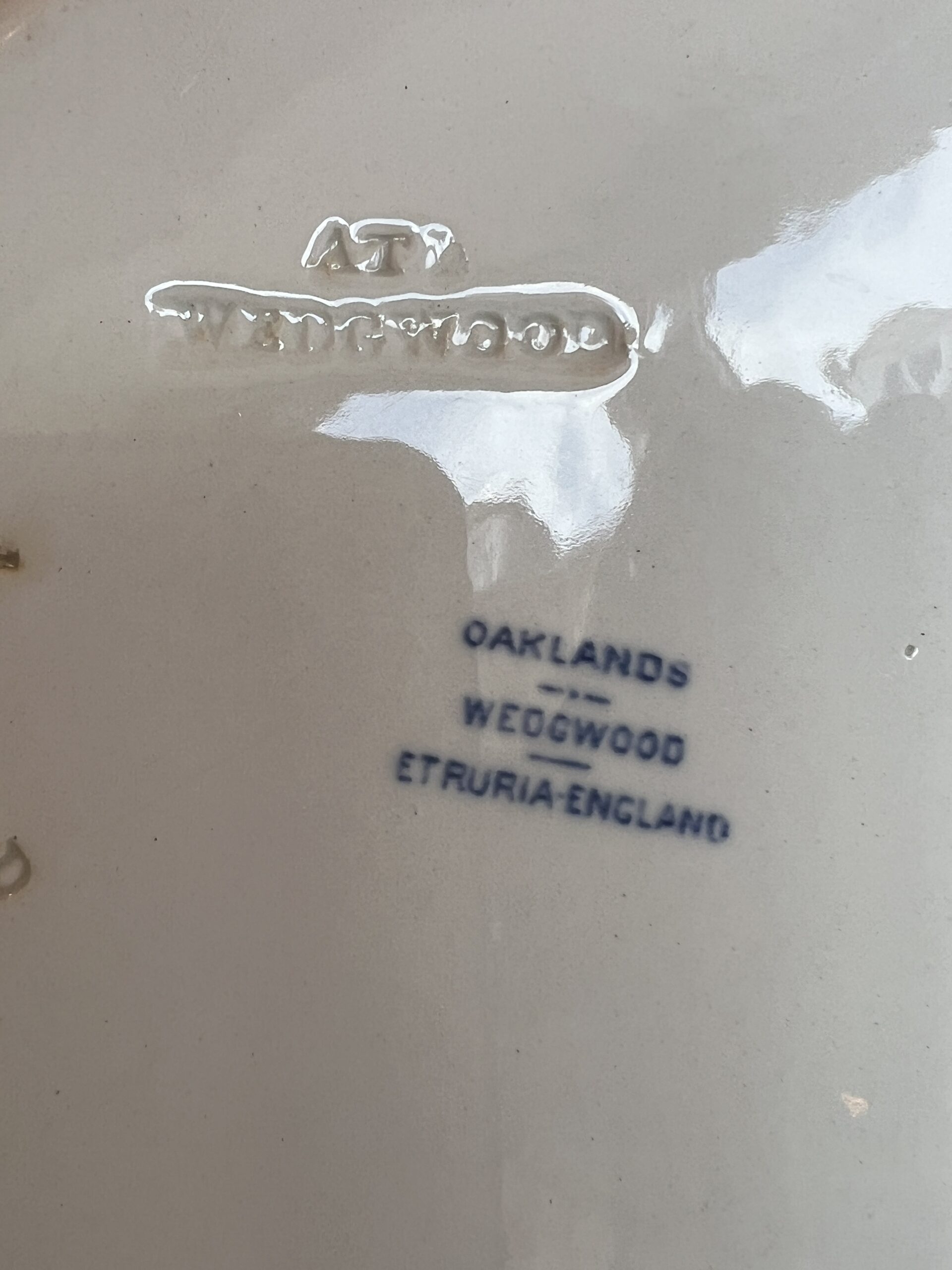 Service à vaisselle de 90 pièces en faïence anglaise de Oaklands Wedgwood - Etruria