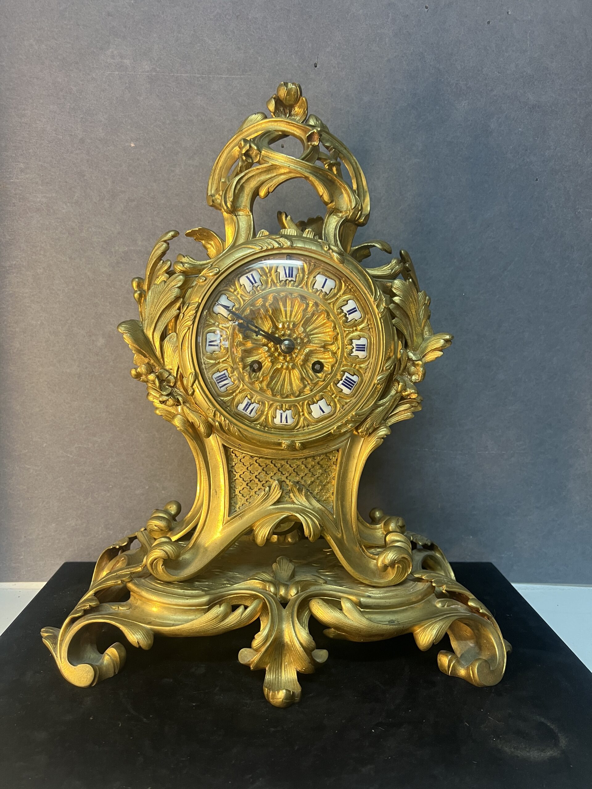 Lemerle Charpentier, bronzier à Paris au XIXe siècle, pendule type cartel et de style rocaille